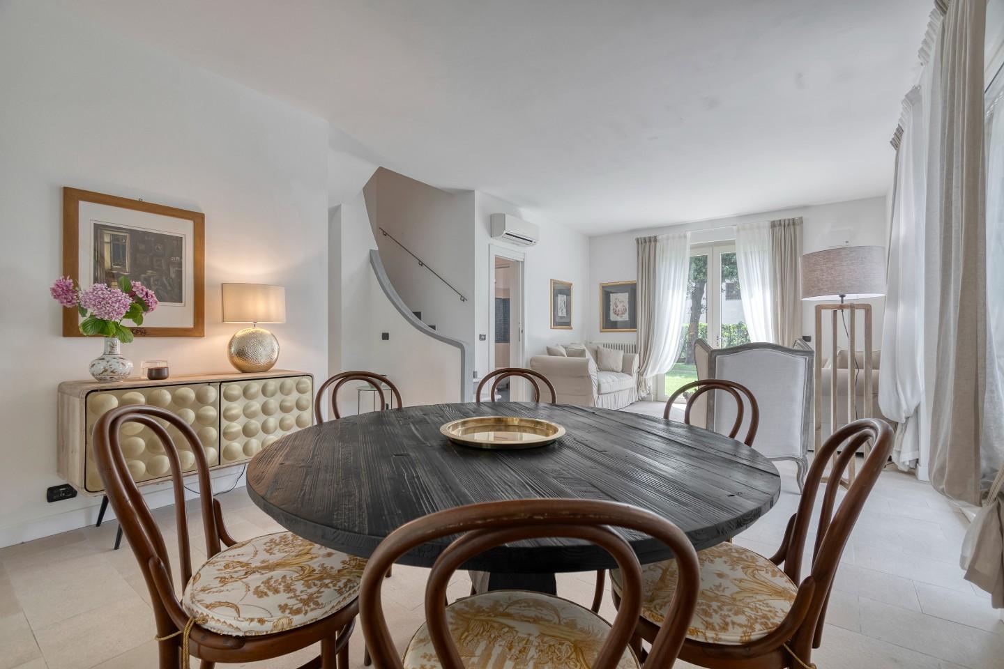 Villa con giardino a Forte dei Marmi