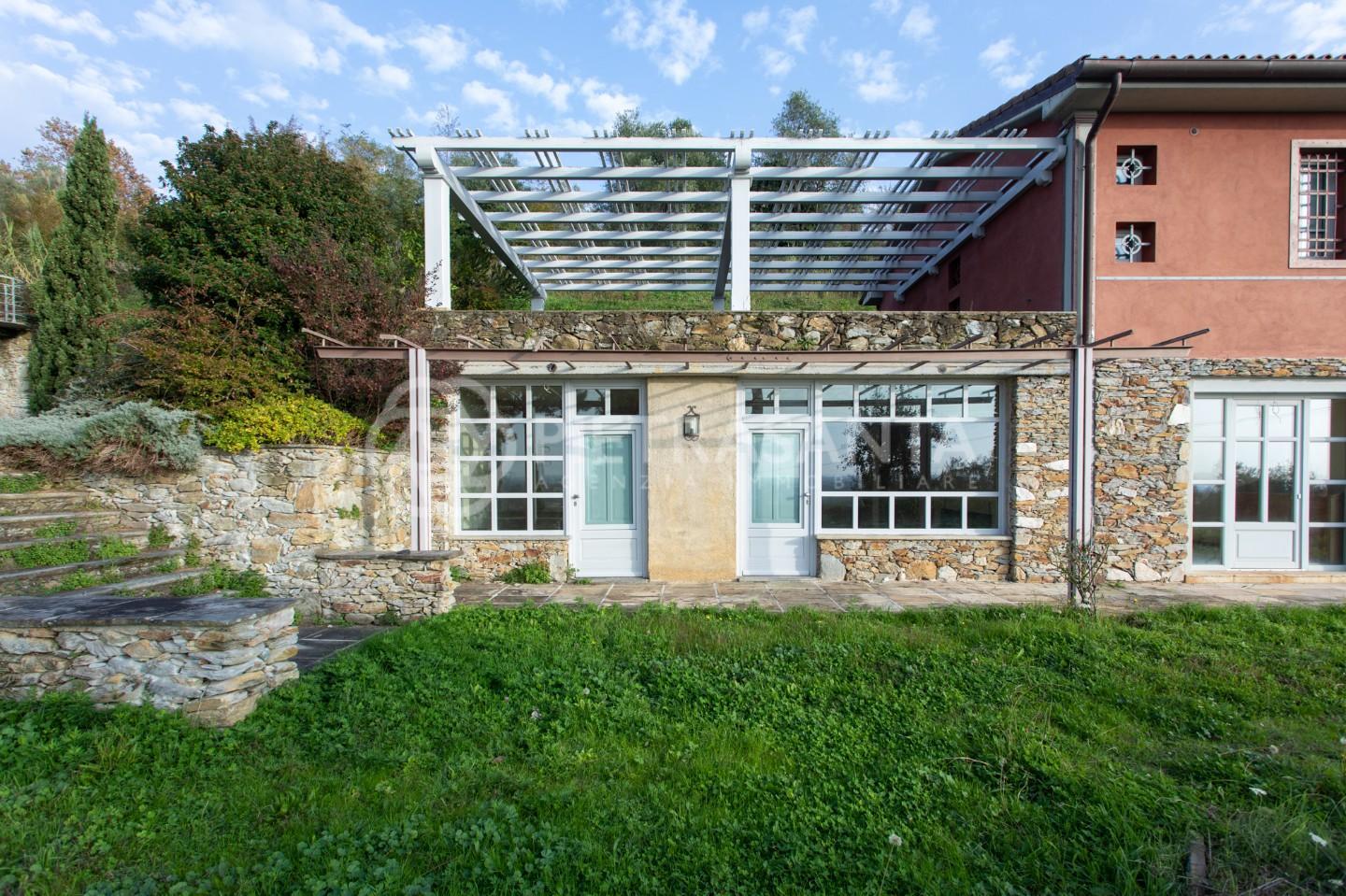 Villa vista mare, Pietrasanta vallecchia