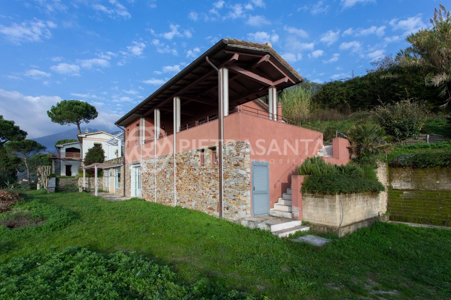 Villa vista mare, Pietrasanta vallecchia