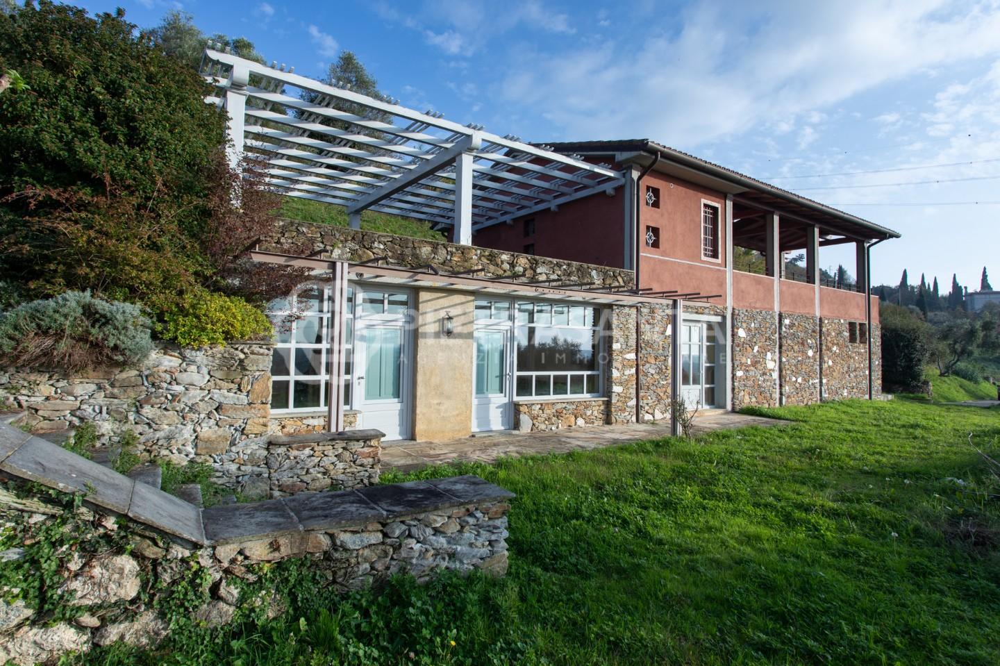 Villa vista mare, Pietrasanta vallecchia