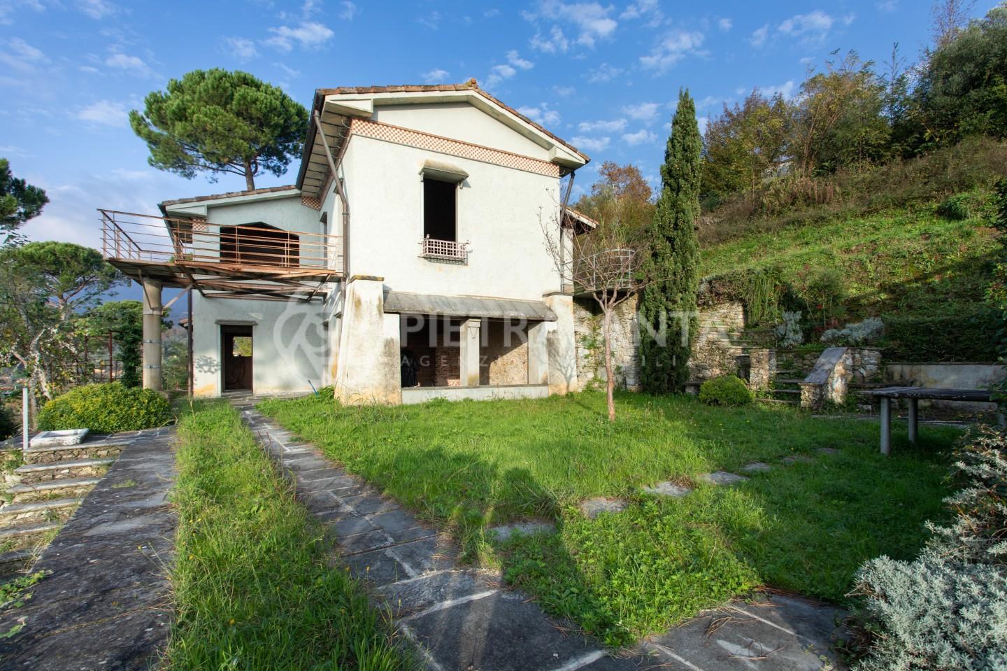 Villa vista mare, Pietrasanta vallecchia