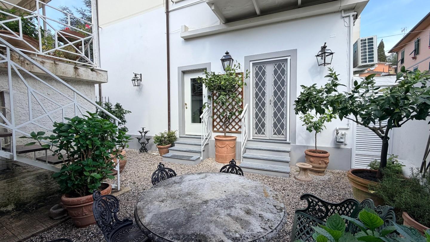 Bilocale con giardino, Pietrasanta capriglia