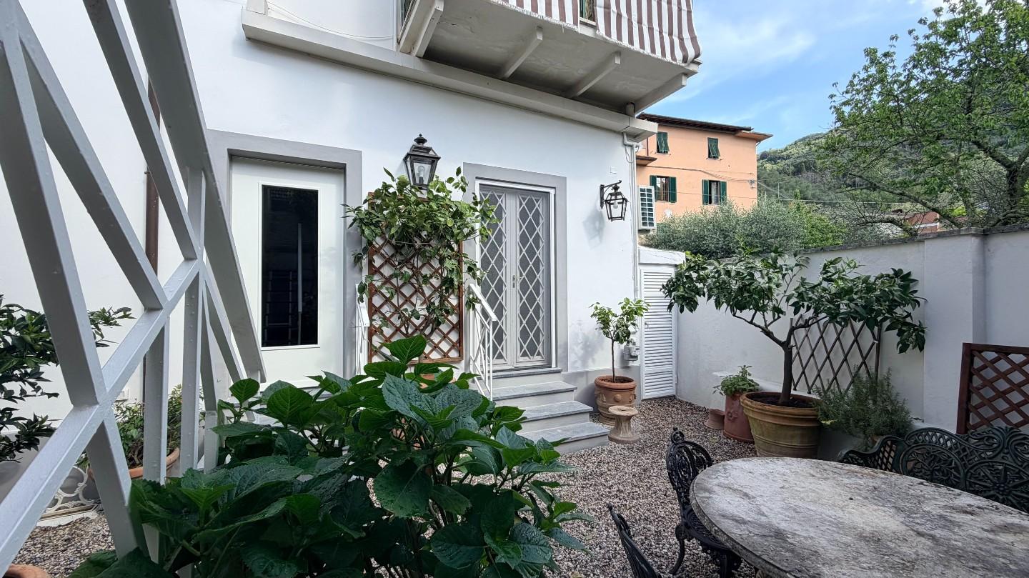 Bilocale con giardino, Pietrasanta capriglia