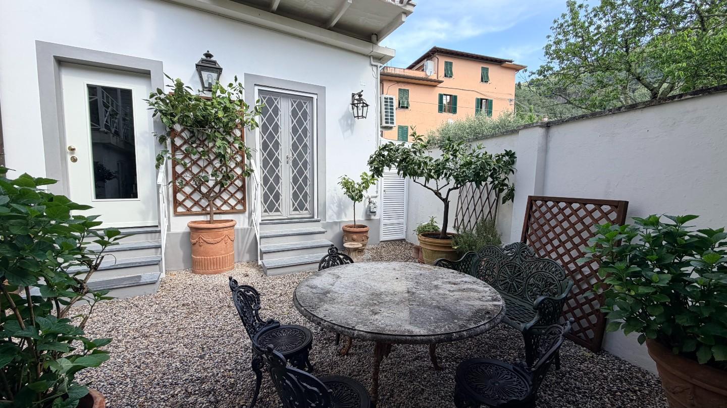 Bilocale con giardino, Pietrasanta capriglia