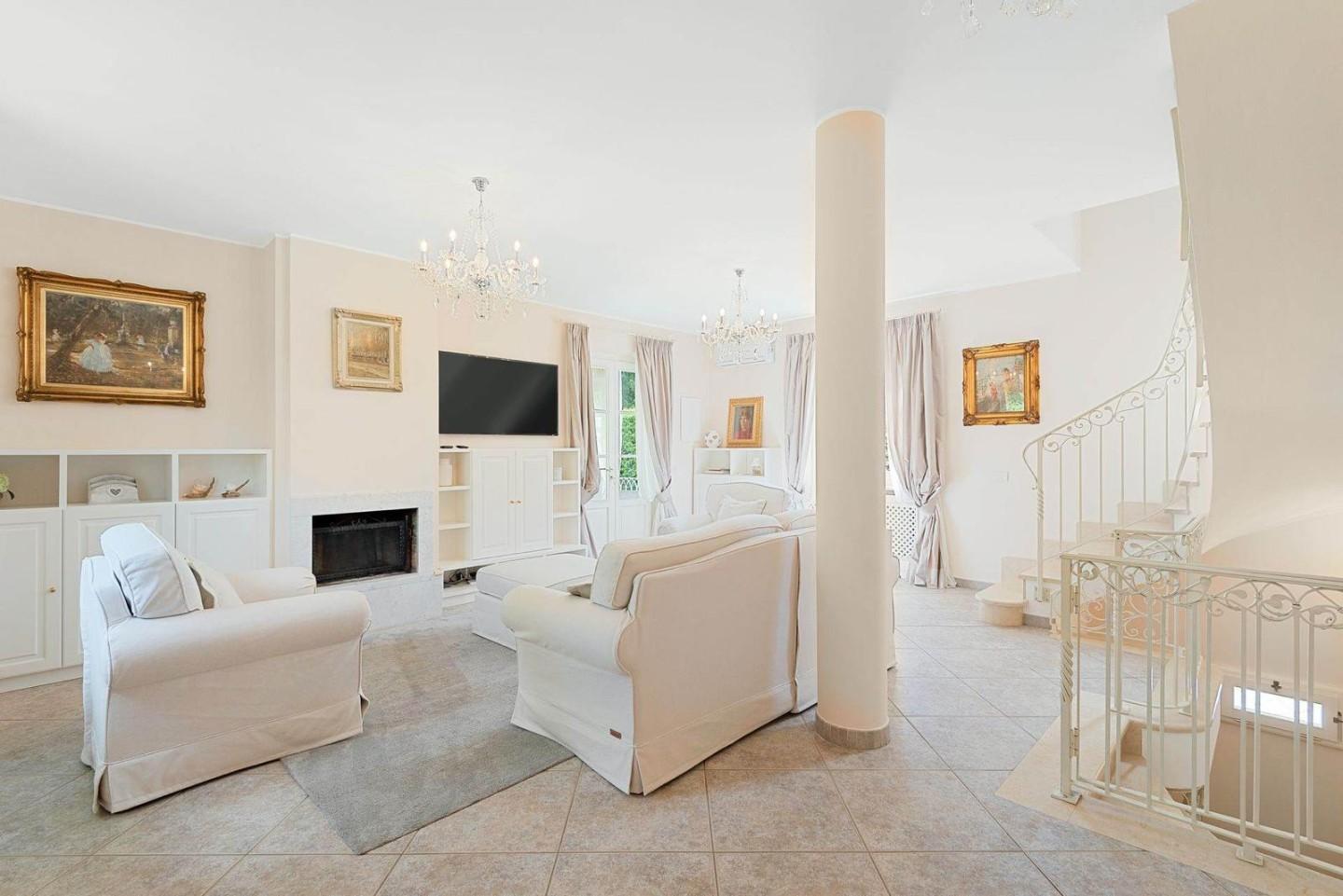 Villa con giardino a Pietrasanta