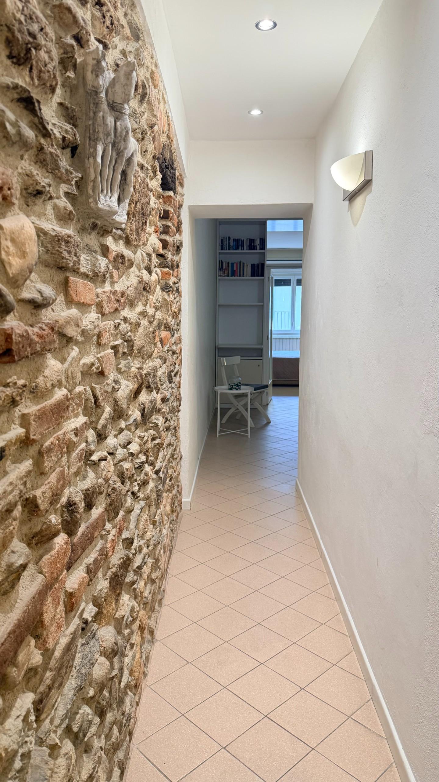 Trilocale in affitto a Pietrasanta