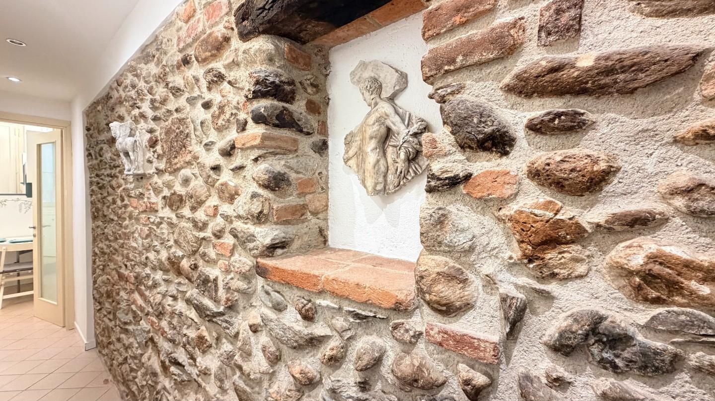 Trilocale in affitto a Pietrasanta