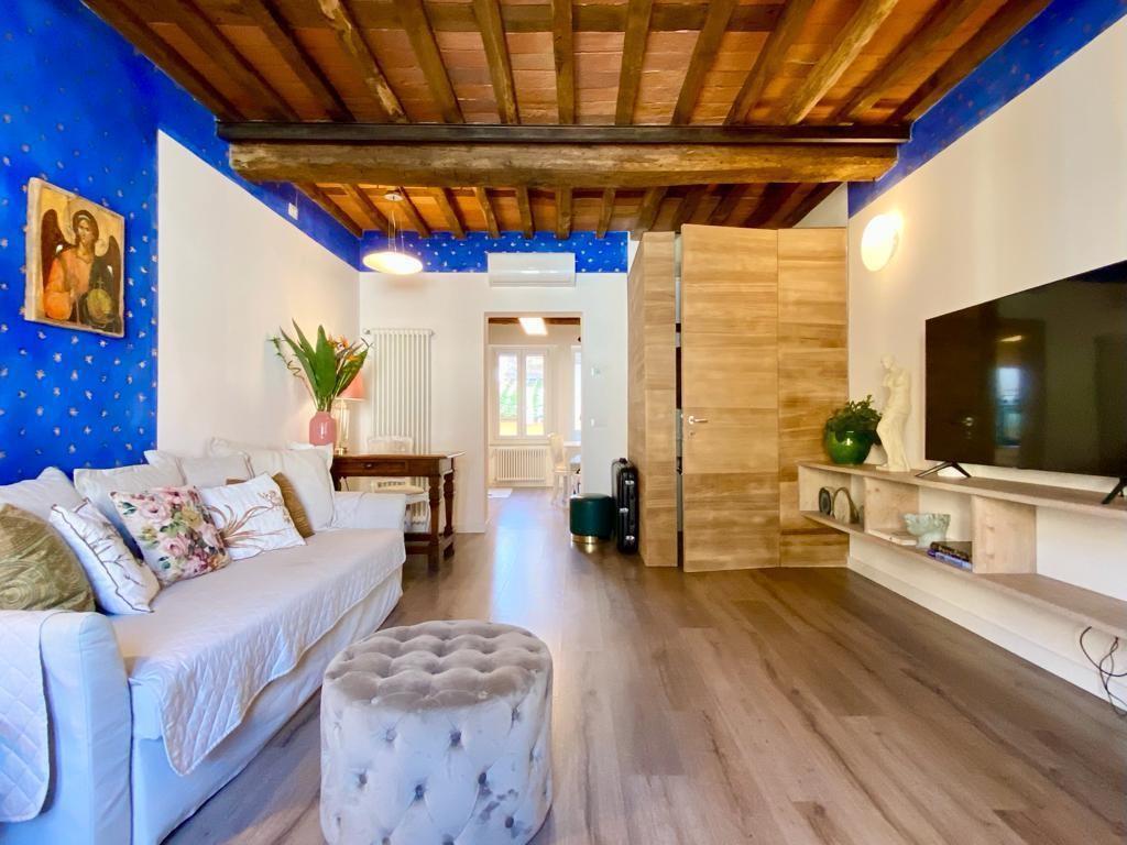 Bilocale con terrazzo a Pietrasanta