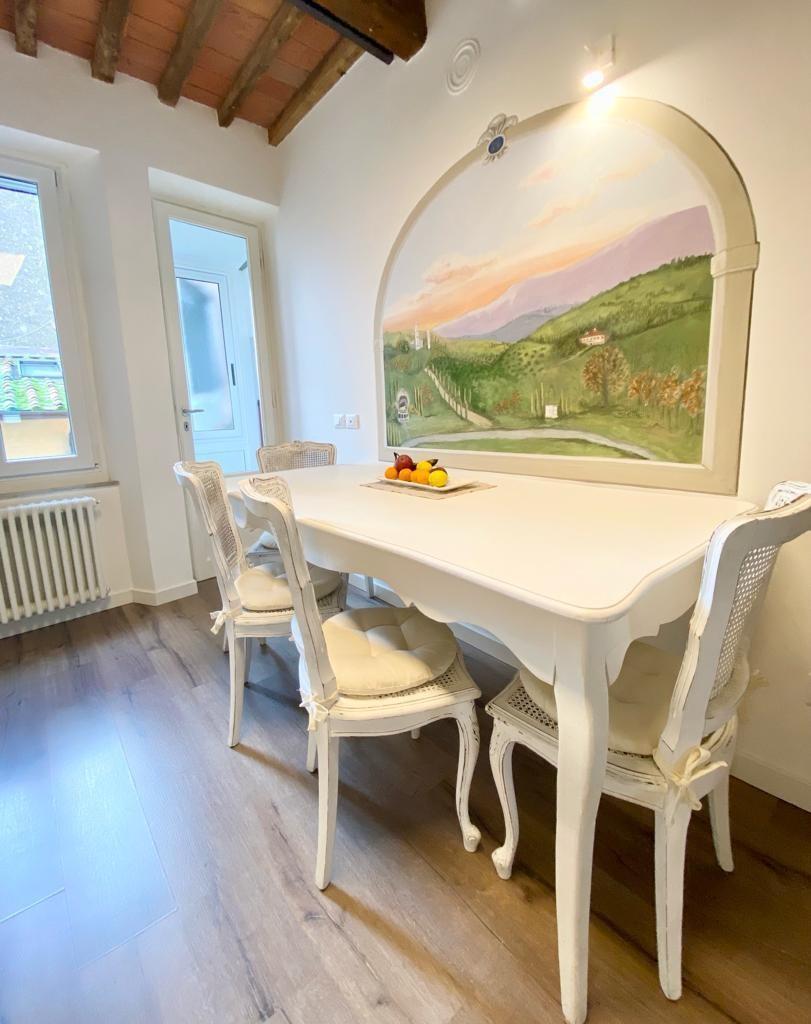 Bilocale con terrazzo a Pietrasanta