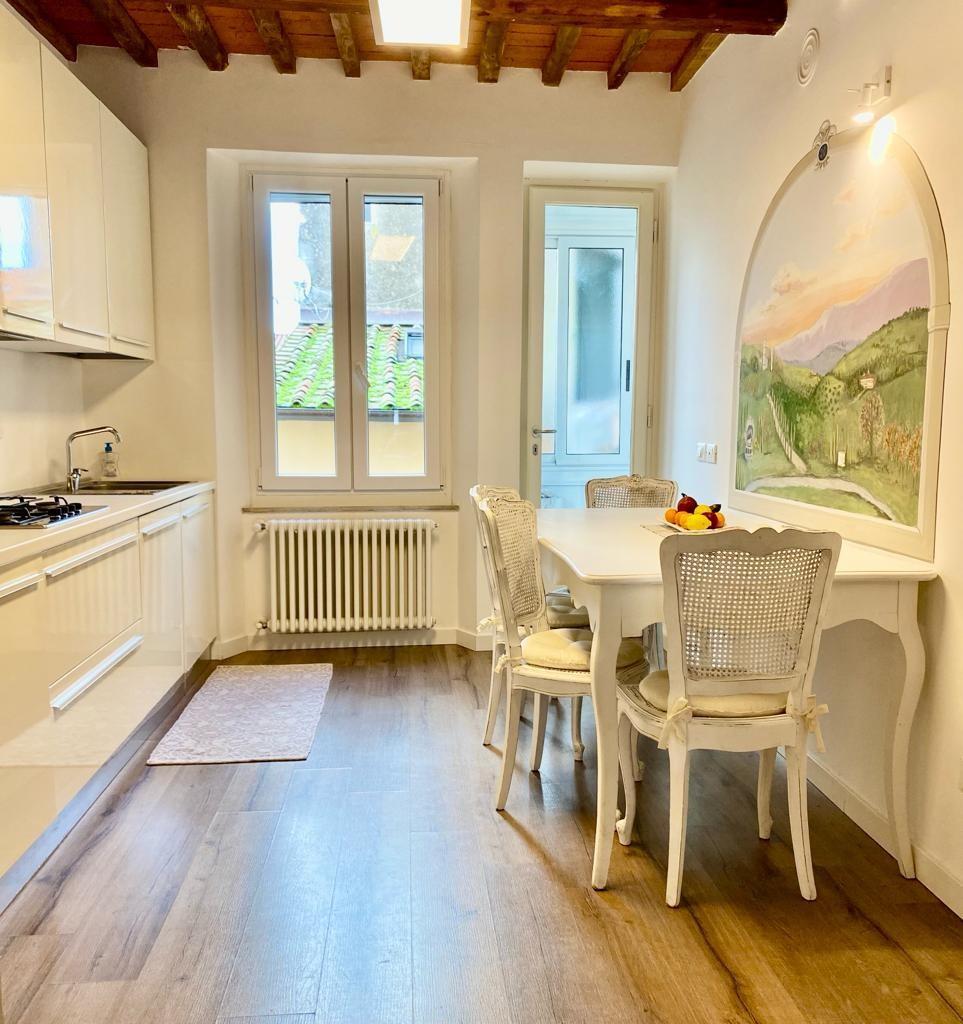 Bilocale con terrazzo a Pietrasanta