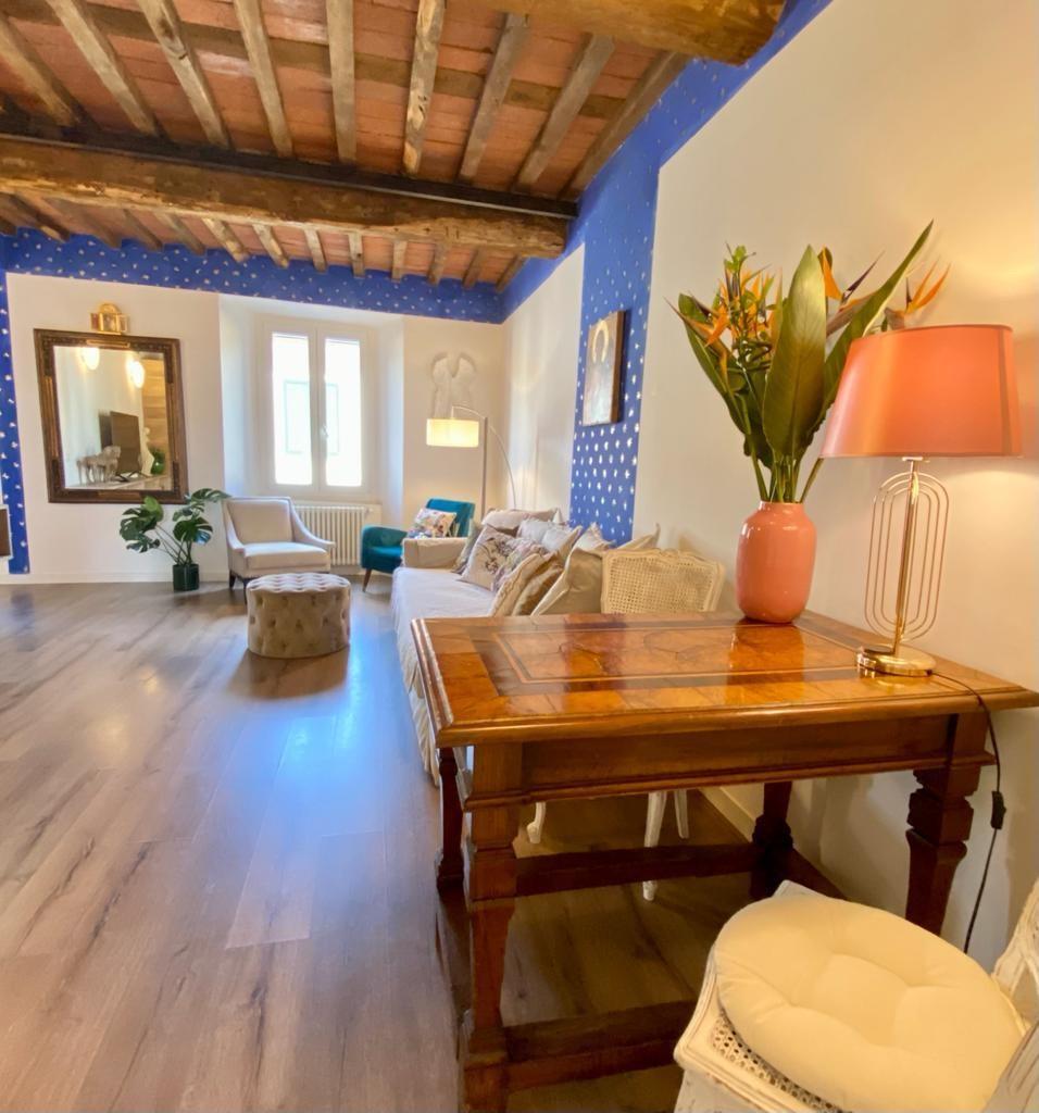 Bilocale con terrazzo a Pietrasanta