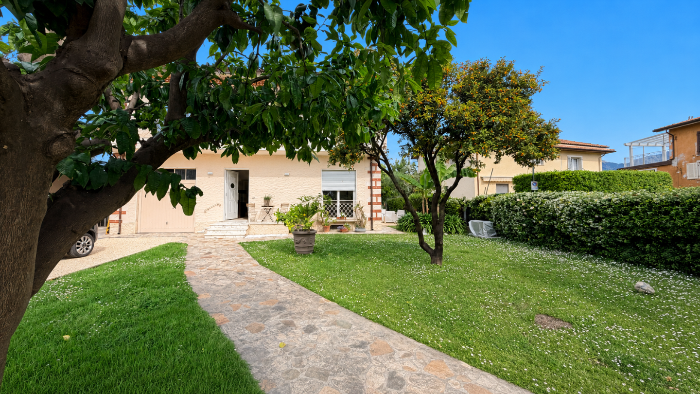 Villa con giardino, Pietrasanta ponte rosso crociale