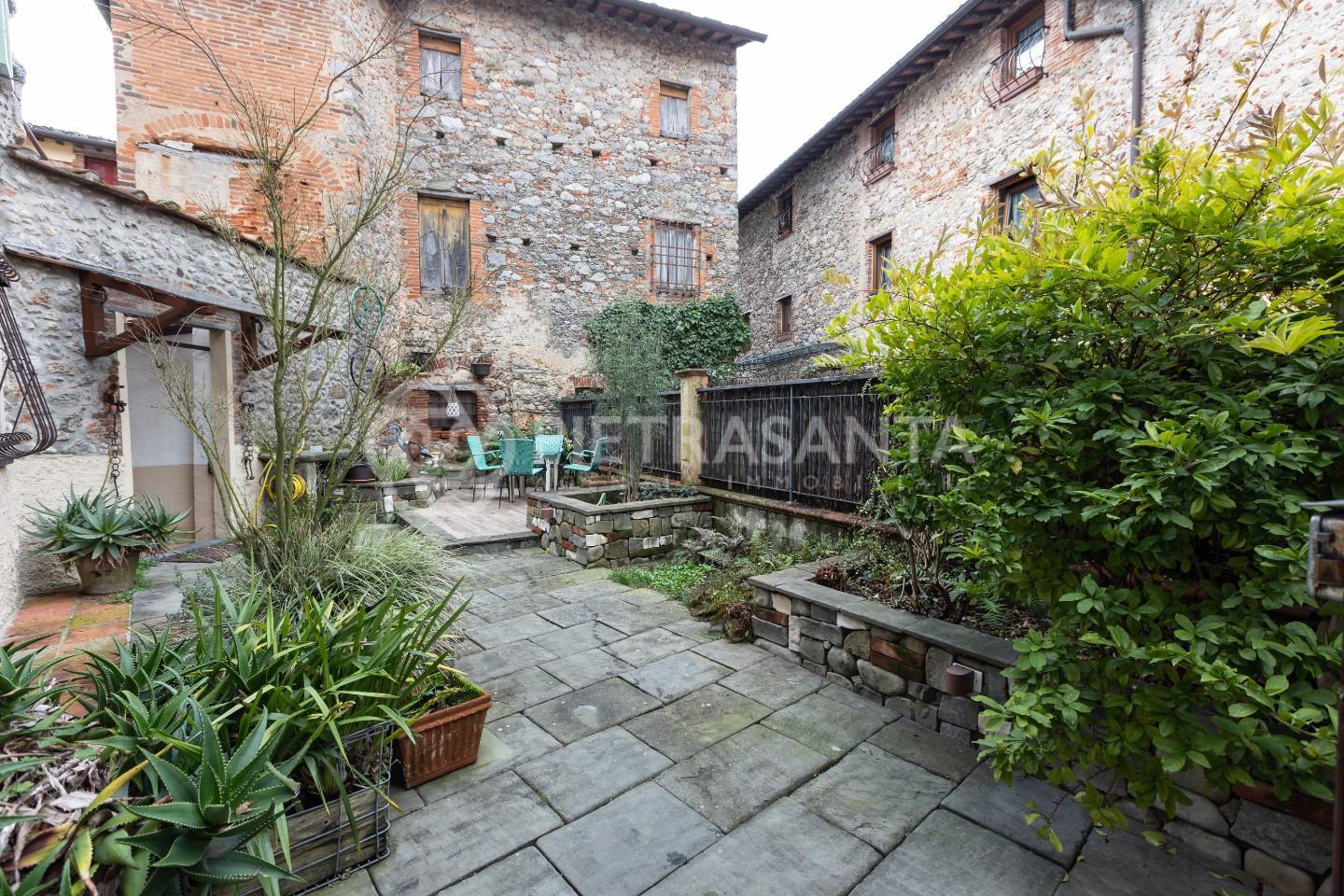 Rustico ristrutturato, Camaiore centro
