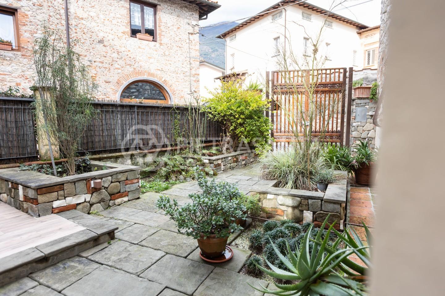 Rustico ristrutturato, Camaiore centro