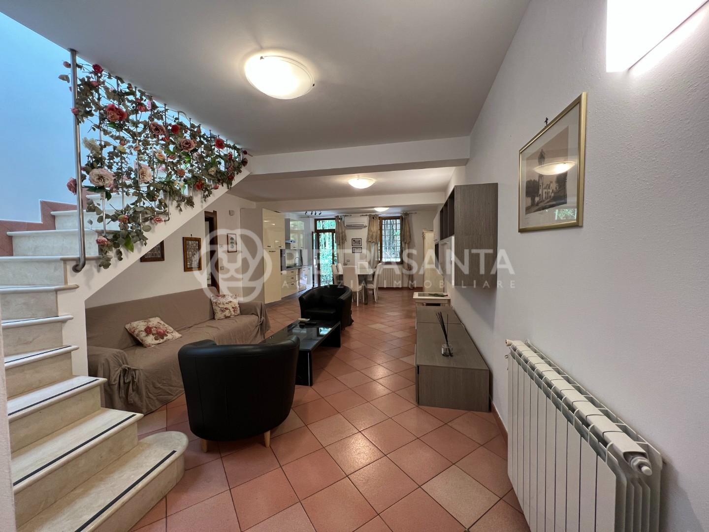 Bilocale con terrazzo a Pietrasanta