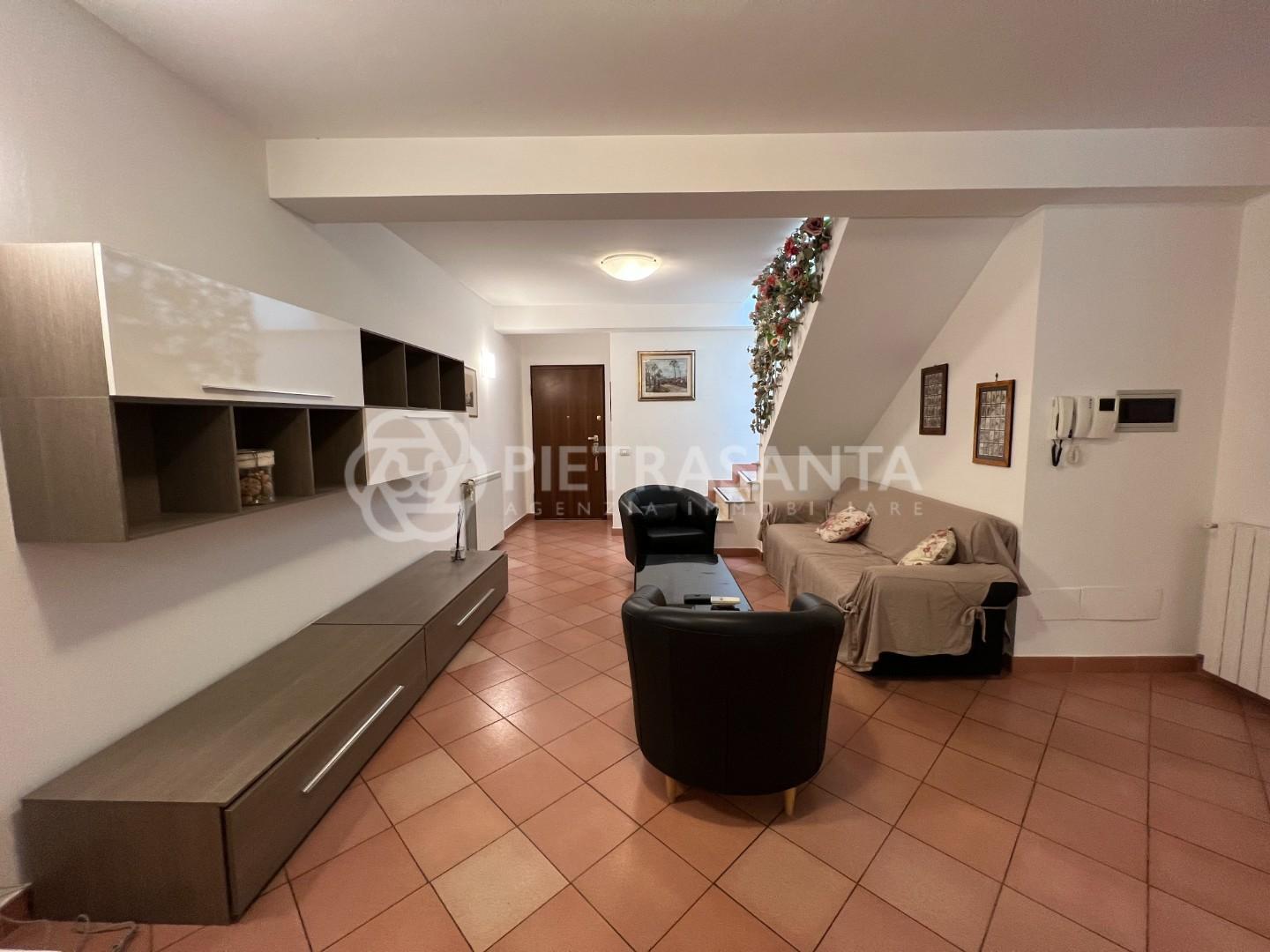 Bilocale con terrazzo a Pietrasanta