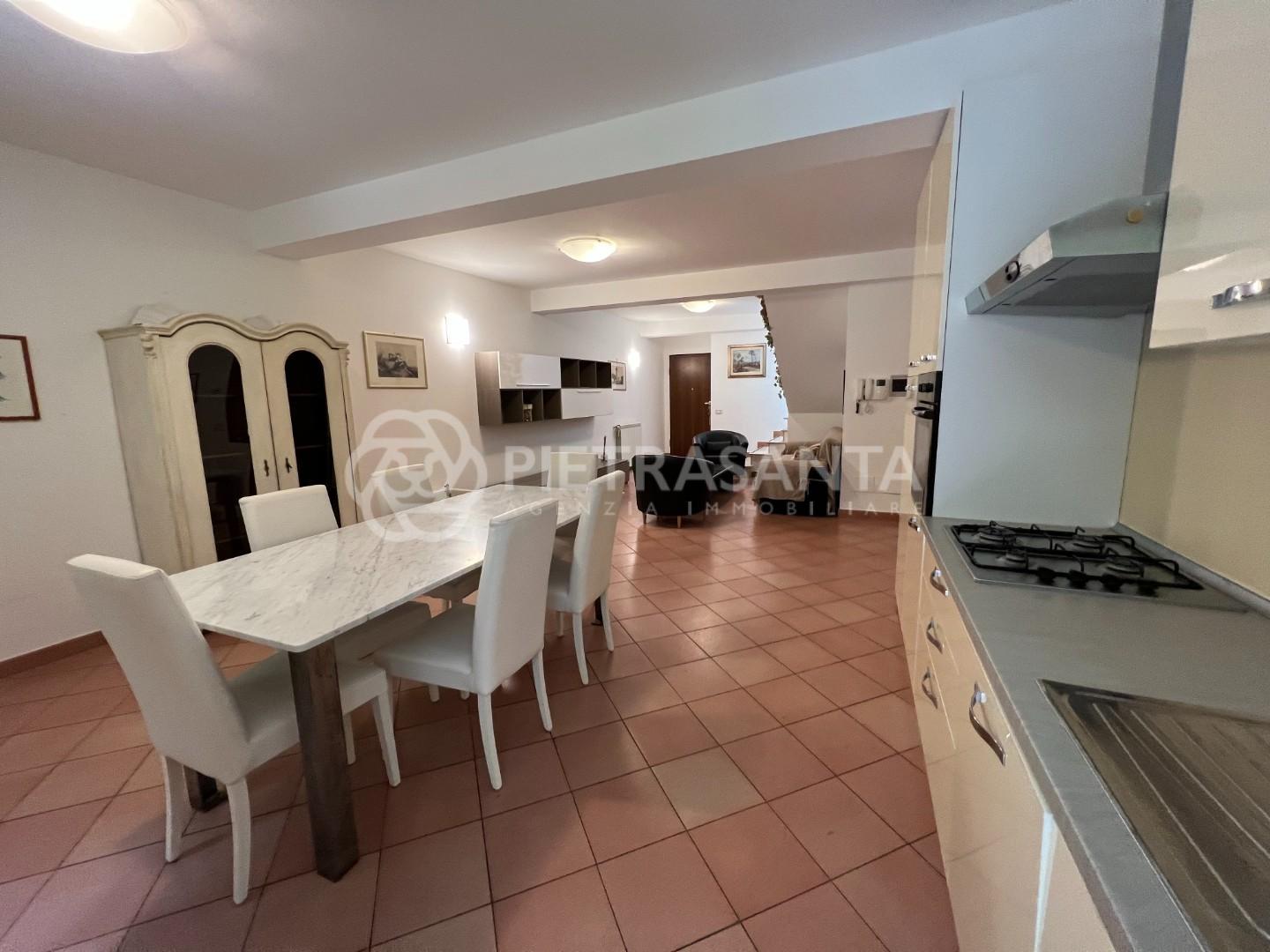 Bilocale con terrazzo a Pietrasanta