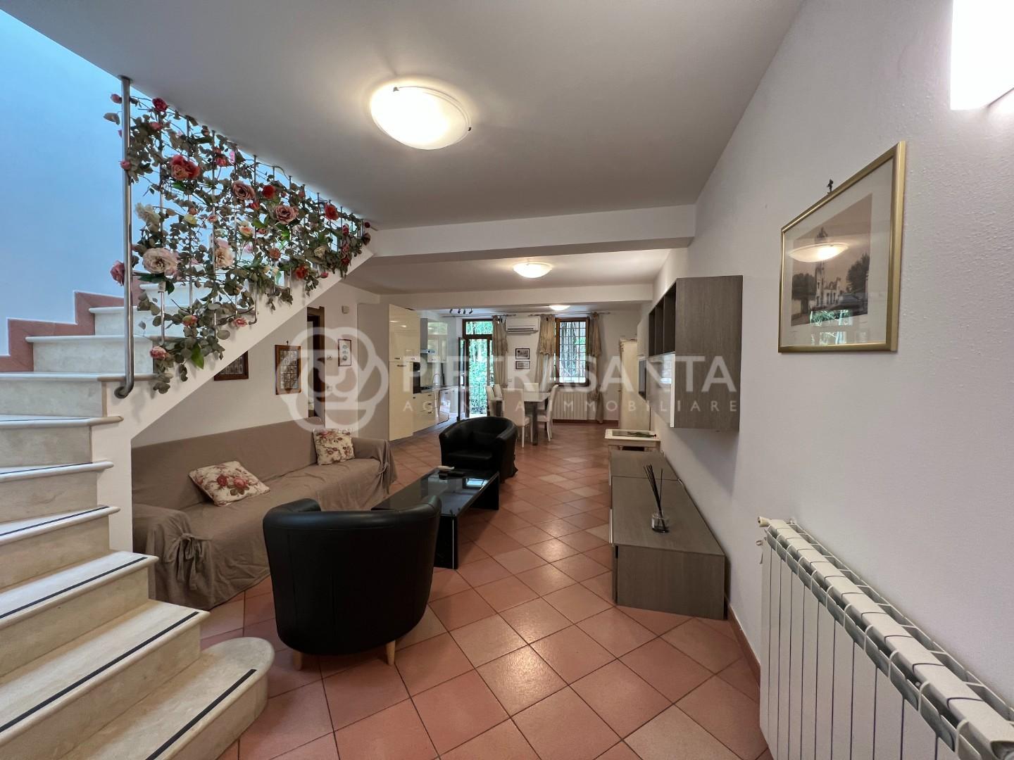 Bilocale con terrazzo a Pietrasanta