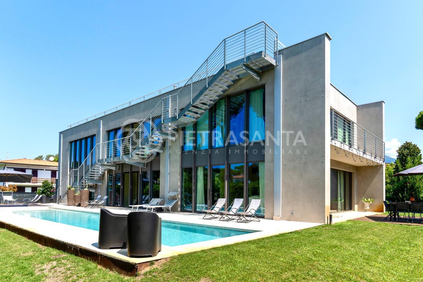 Villa con giardino, Pietrasanta marina di