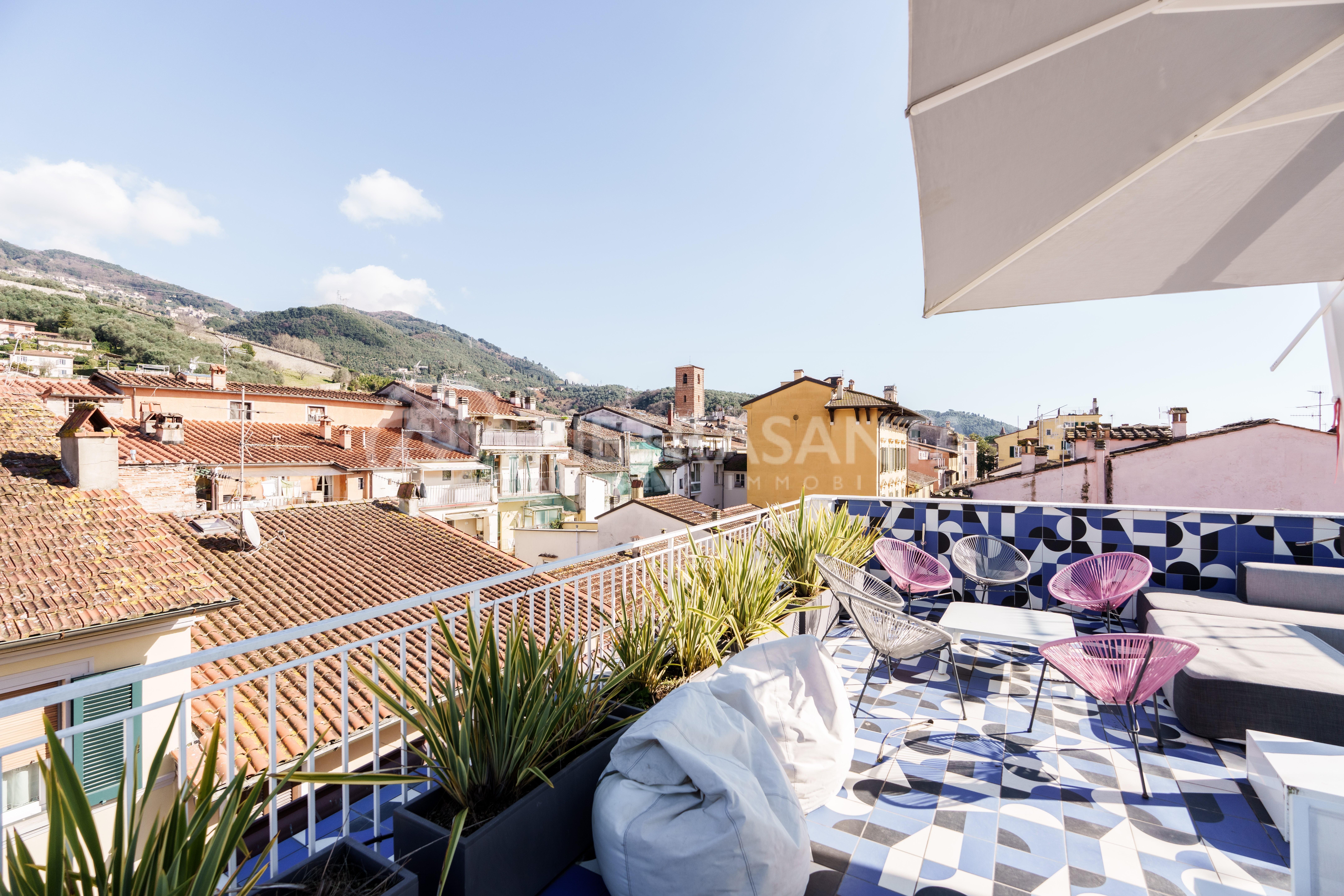 Appartamento con terrazzo, Pietrasanta centro storico