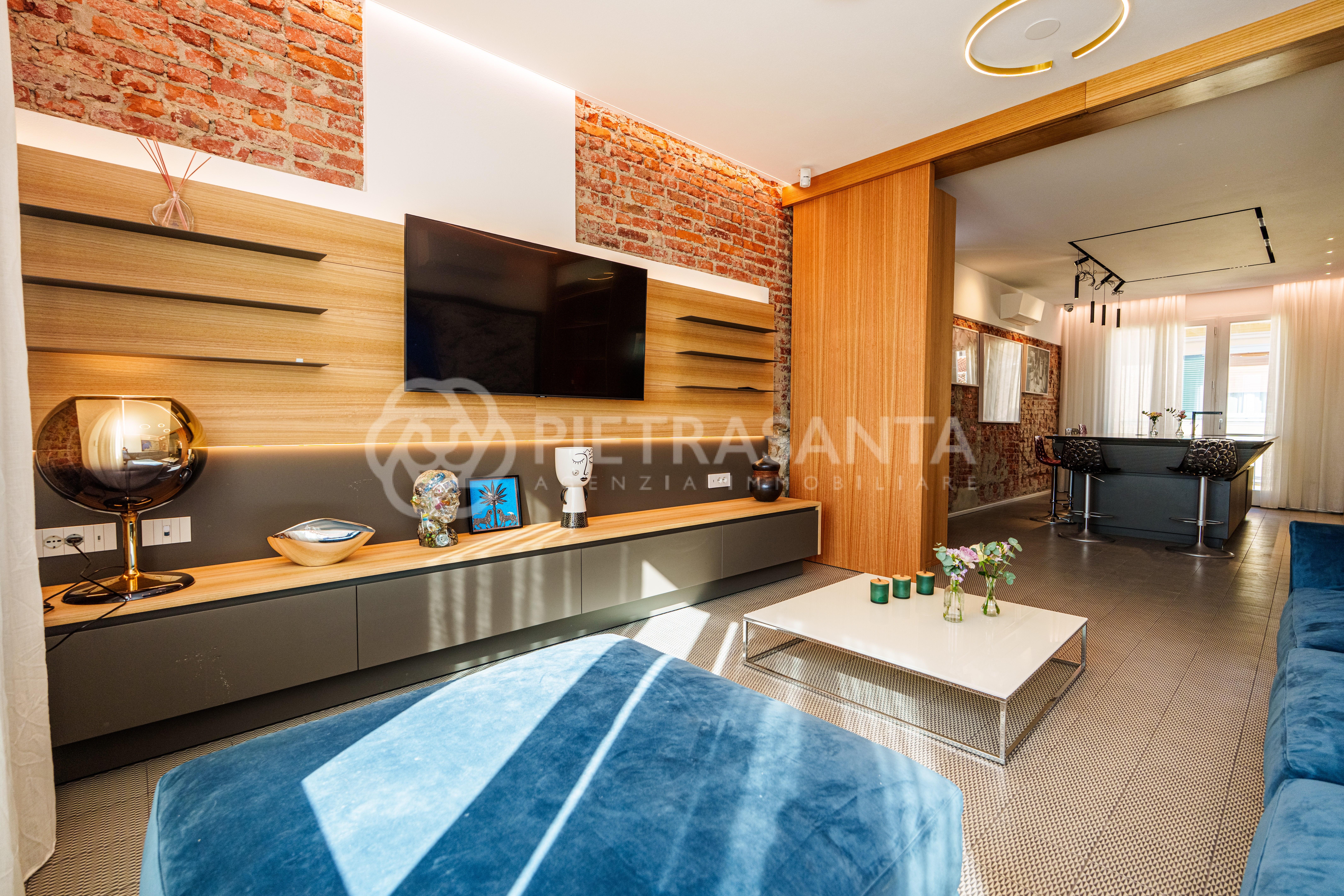 Appartamento con terrazzo, Pietrasanta centro storico
