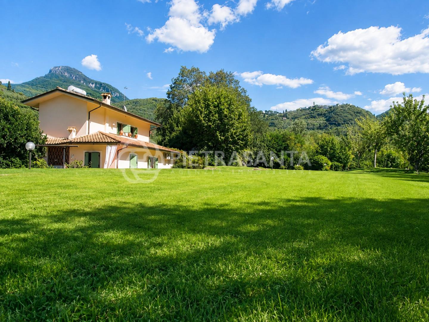 Villa con giardino, Pietrasanta valdicastello carducci