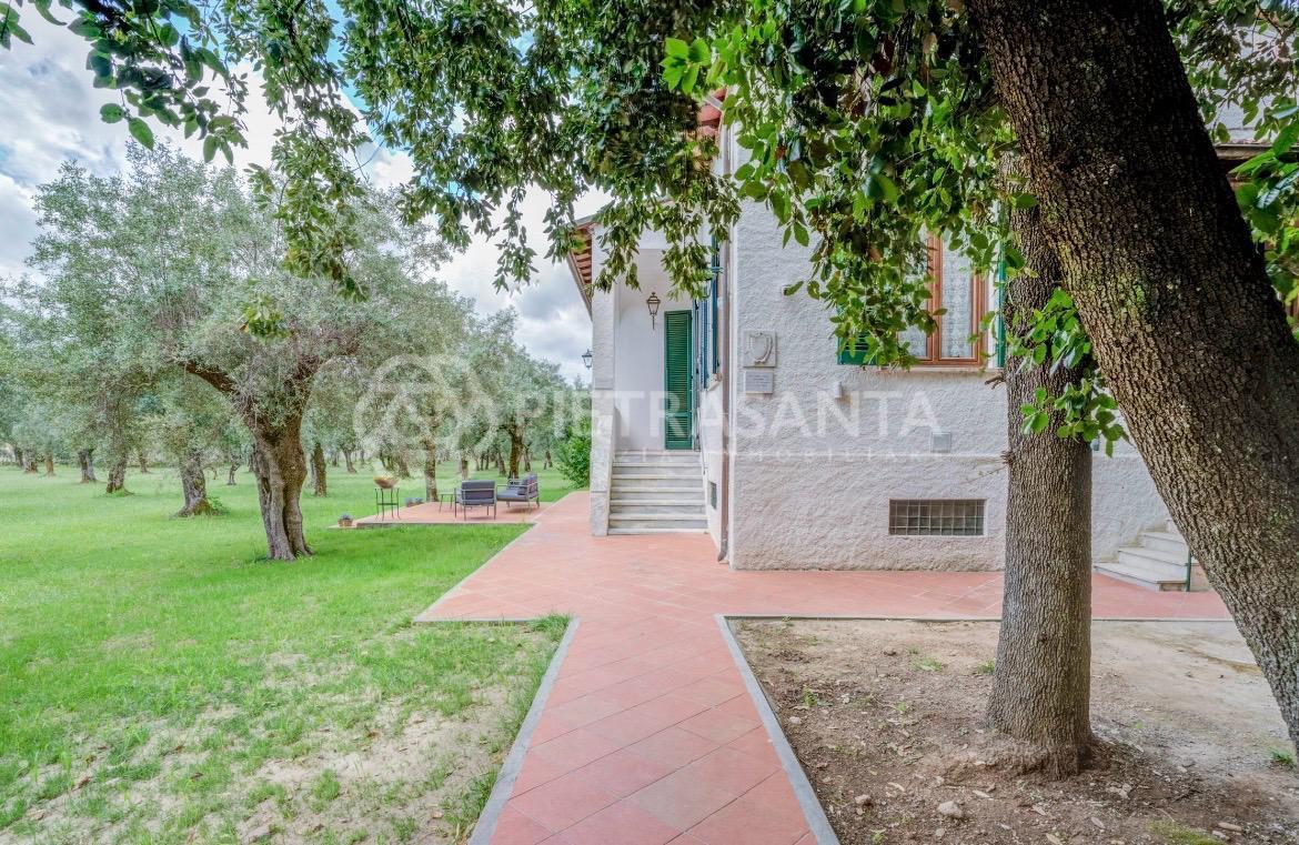 Villa arredata in affitto, Seravezza querceta