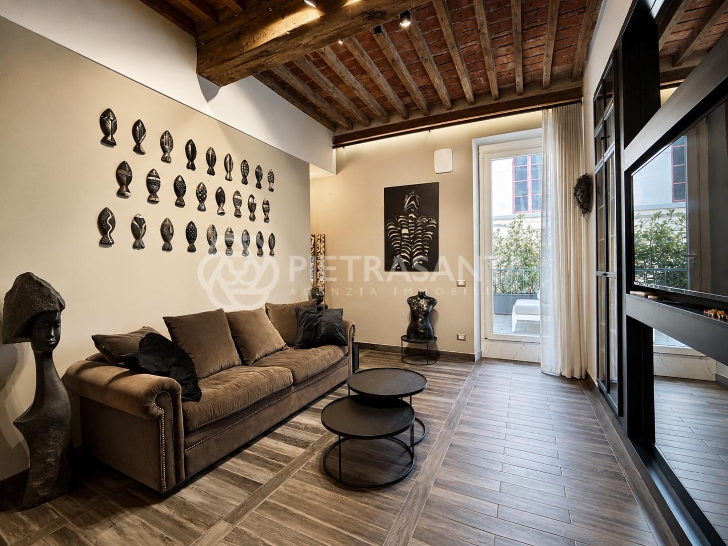 Appartamento con terrazzo, Pietrasanta centro storico