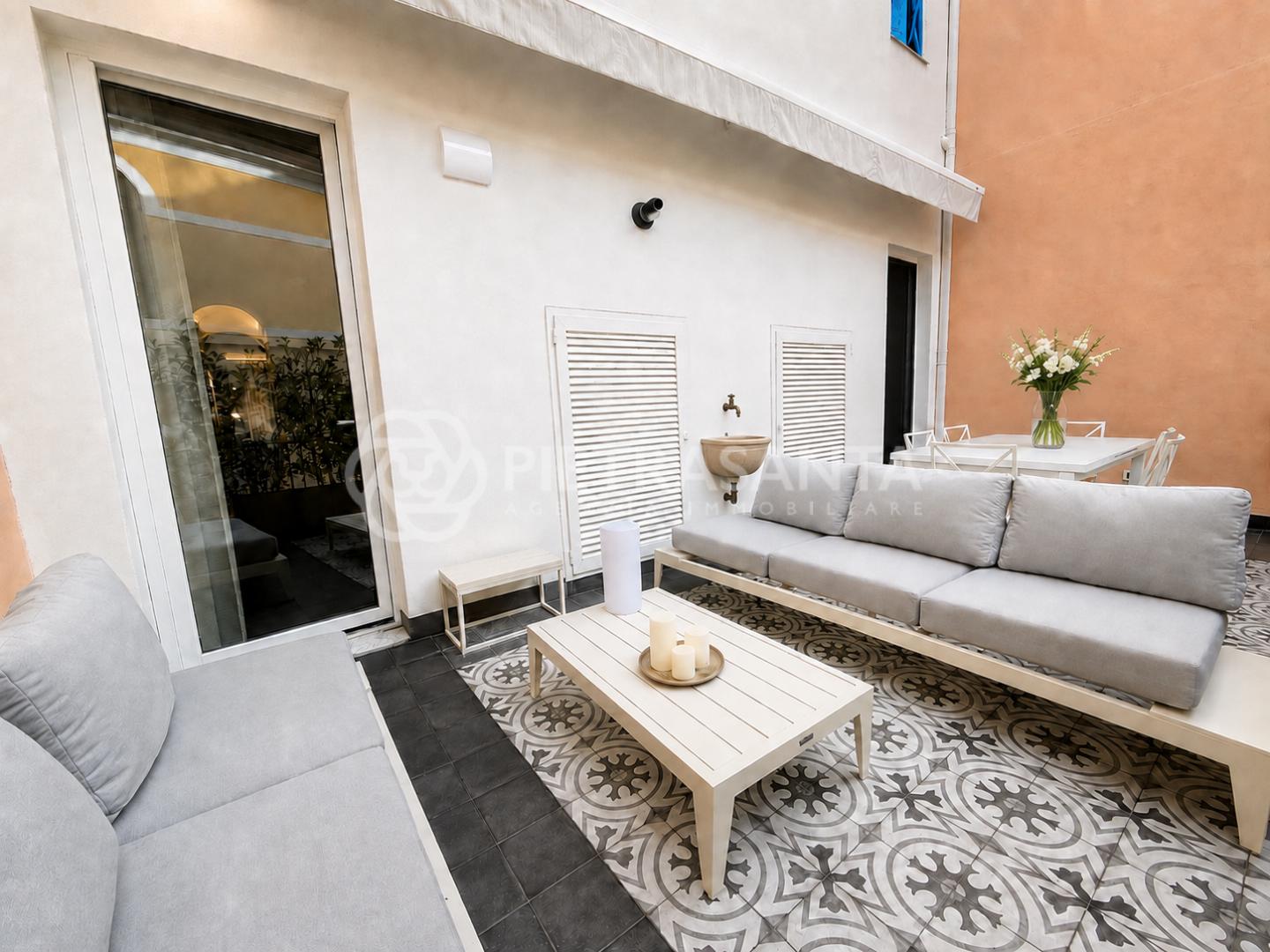 Appartamento con terrazzo, Pietrasanta centro storico