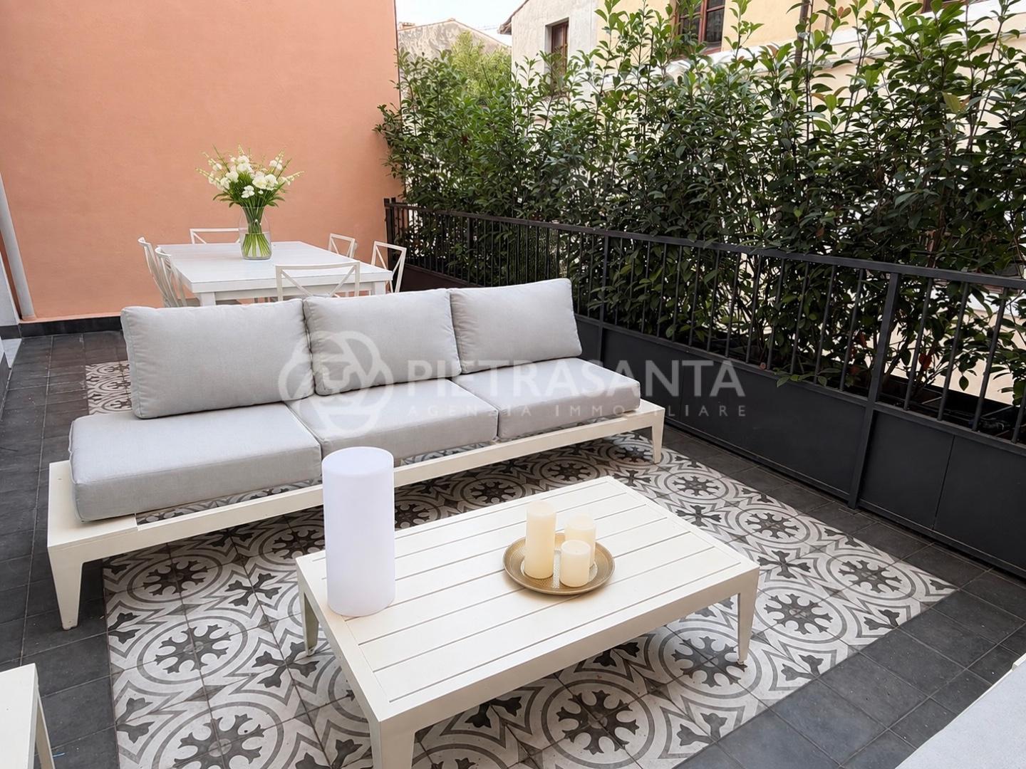 Appartamento con terrazzo, Pietrasanta centro storico
