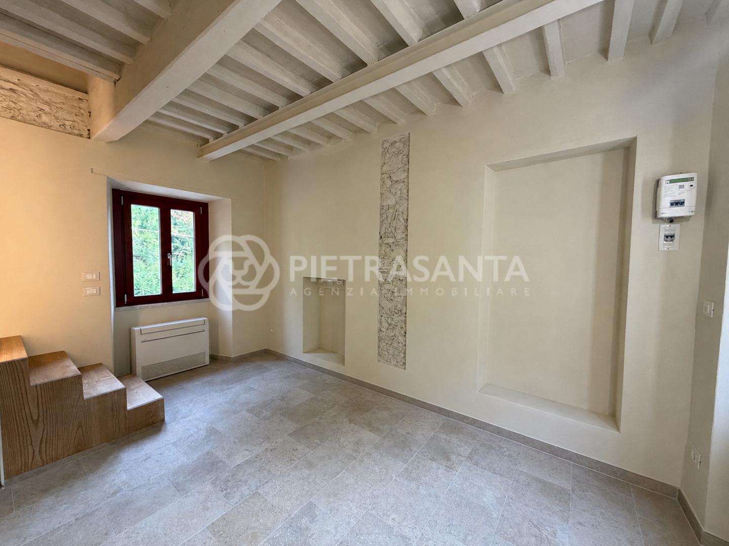 Casa indipendente ristrutturata, Pietrasanta valdicastello carducci