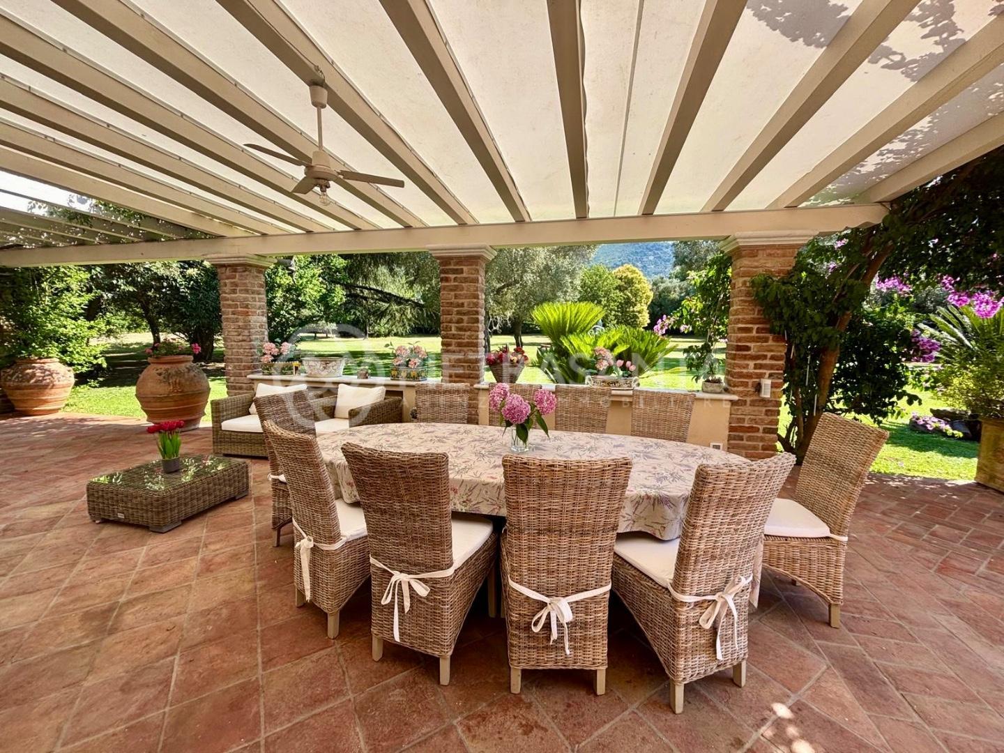 Villa con giardino, Seravezza querceta