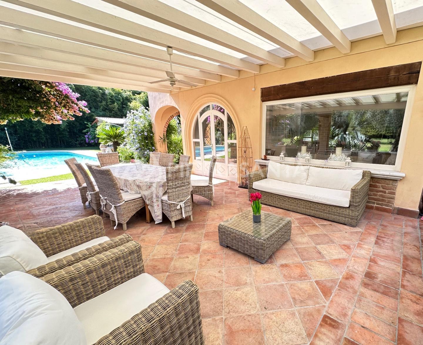 Villa con giardino, Seravezza querceta