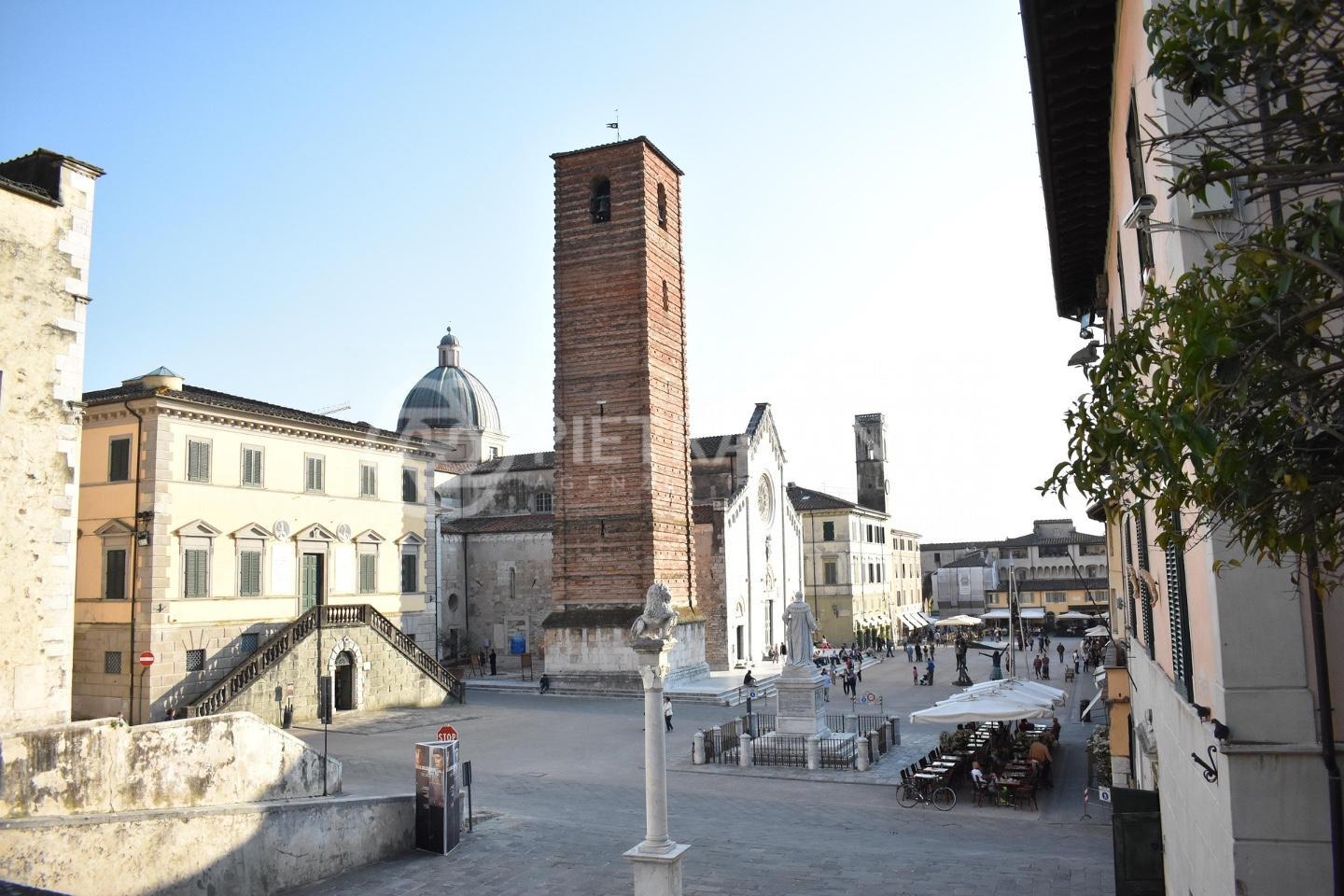 Locale commerciale in vendita a Pietrasanta