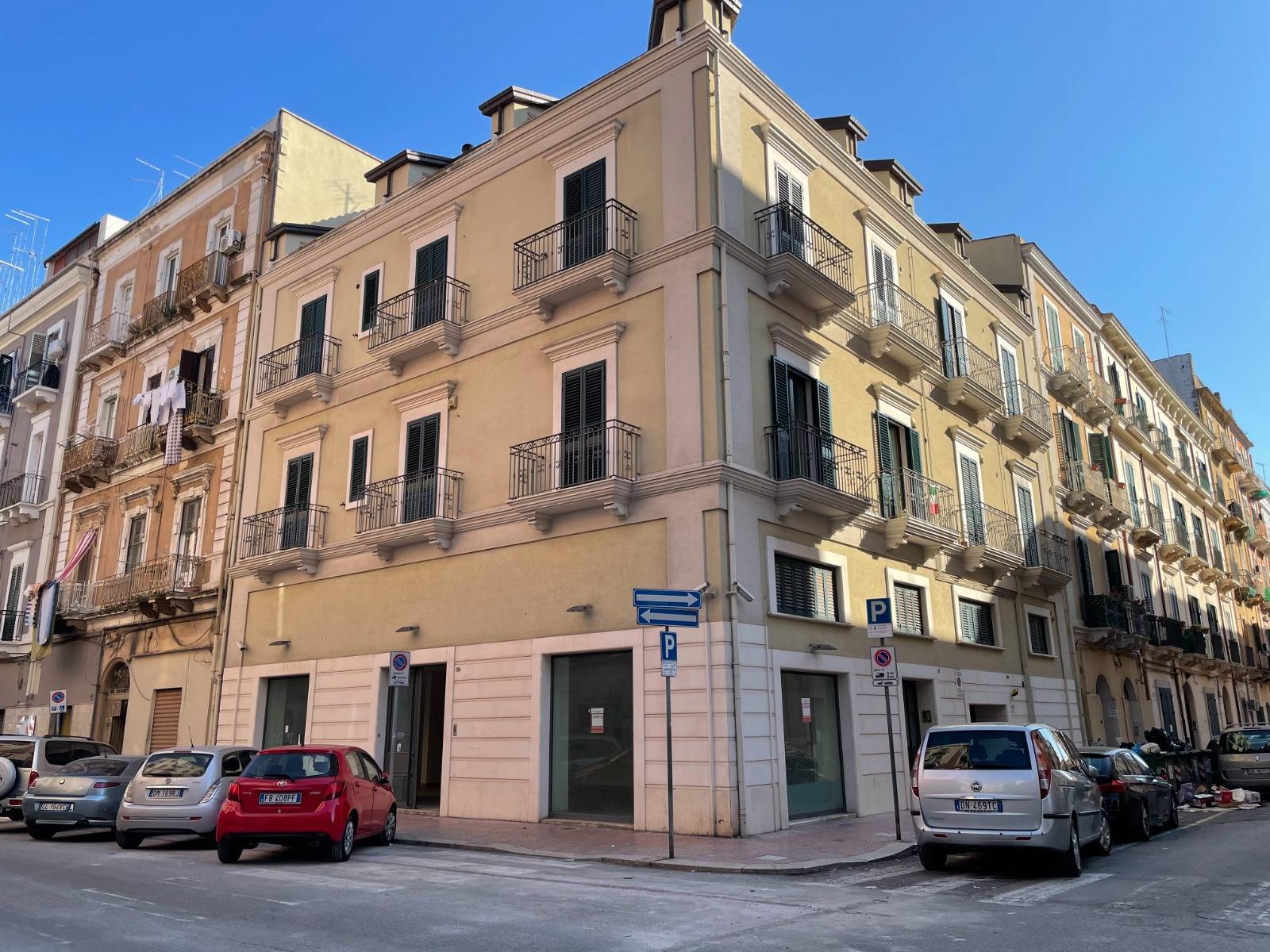 Locale commerciale in vendita a Taranto