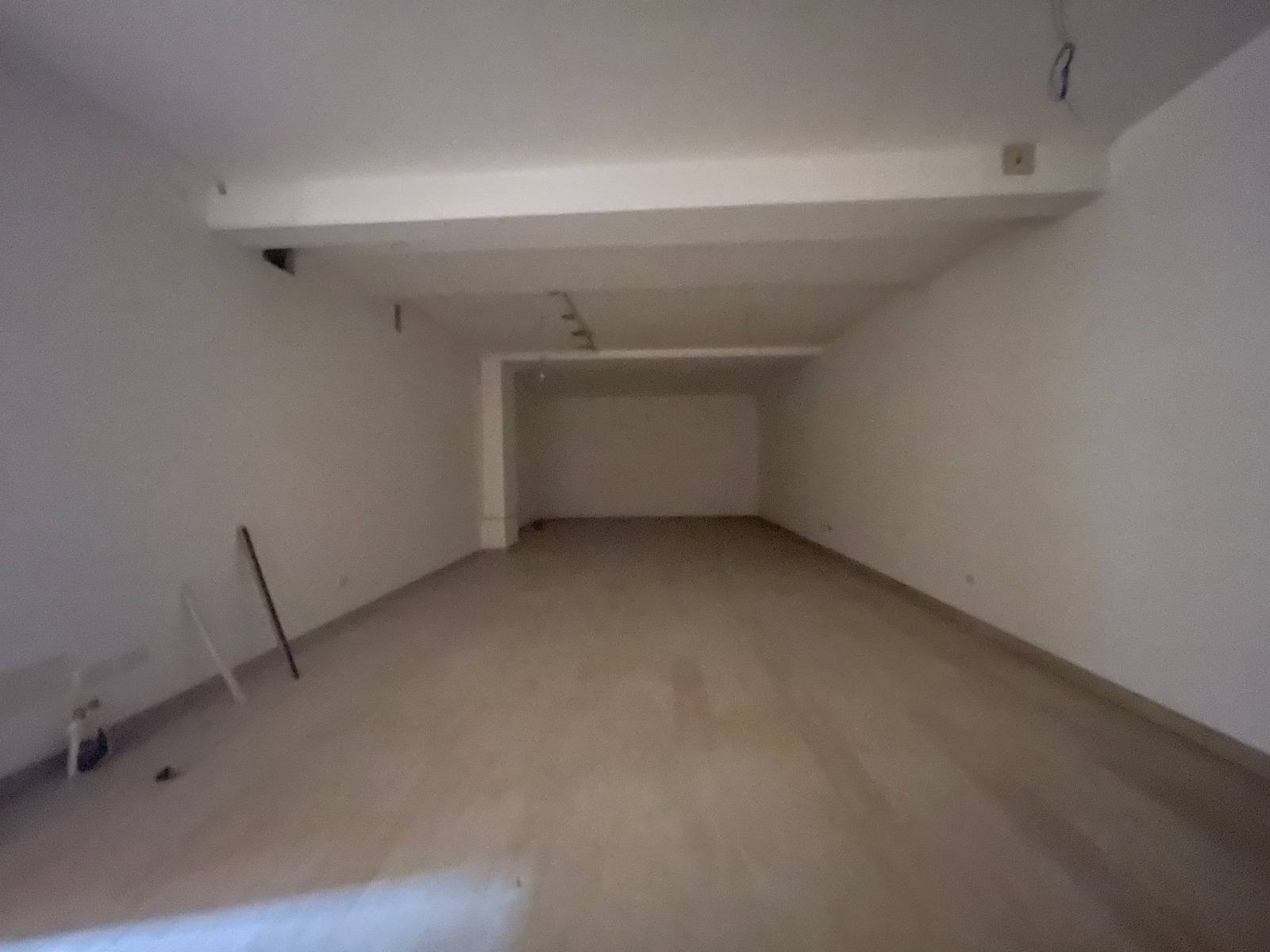 Locale commerciale in vendita a Taranto