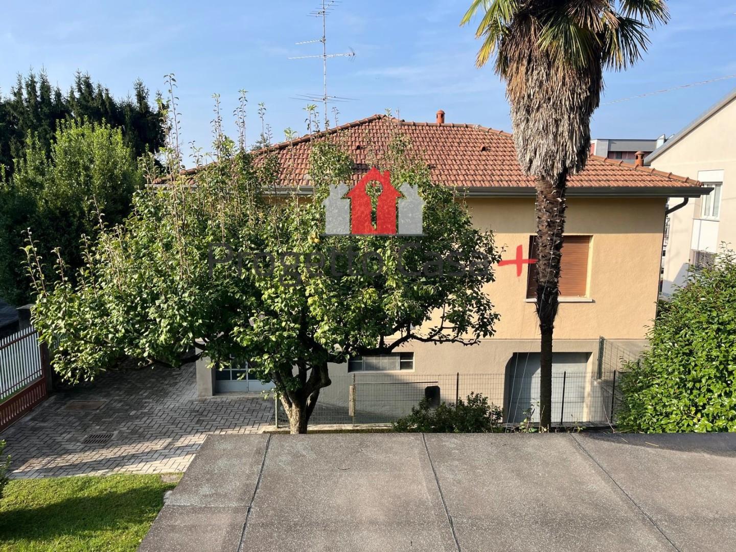 Casa indipendente con giardino a Somma Lombardo