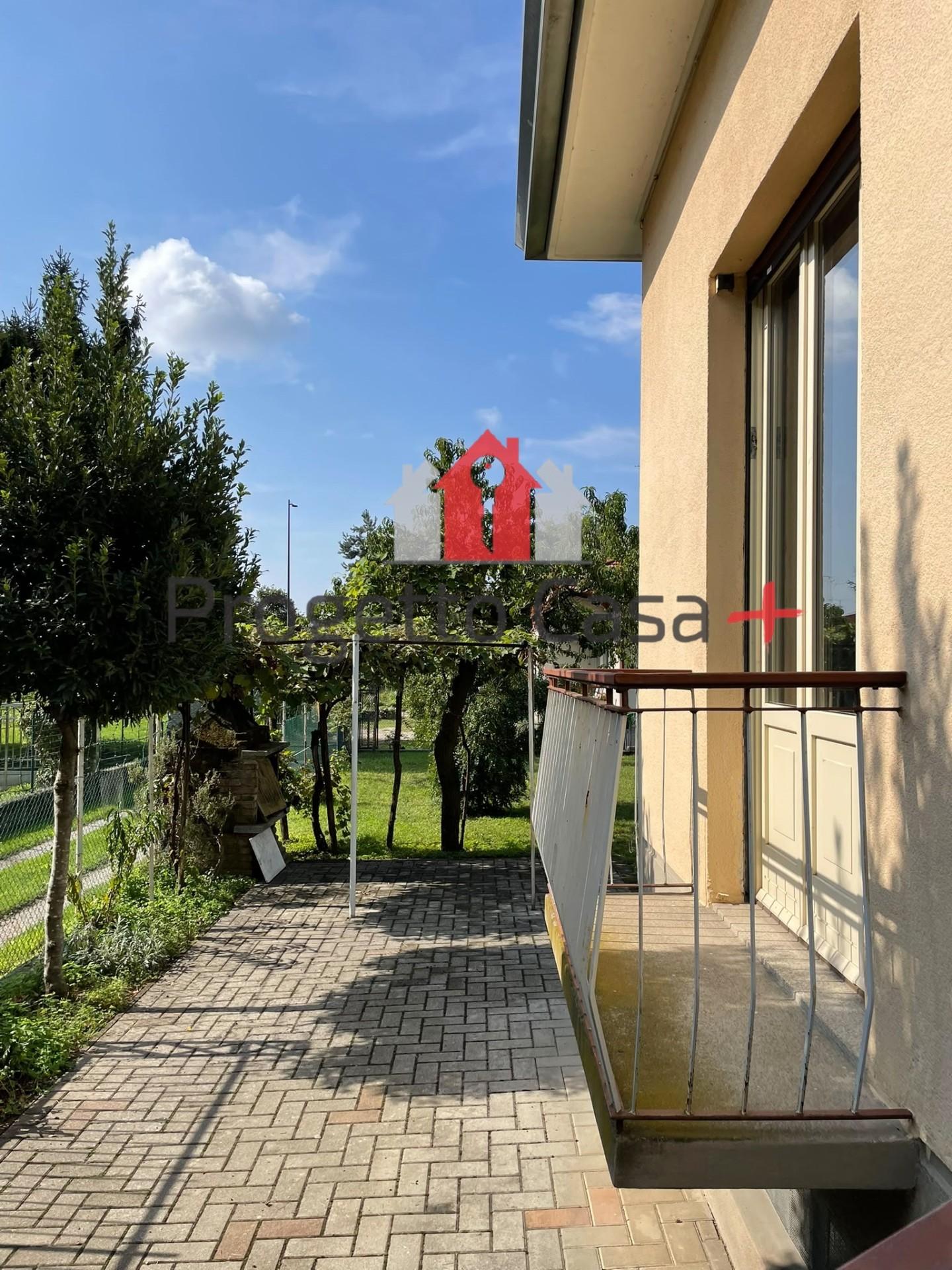 Casa indipendente con giardino a Somma Lombardo