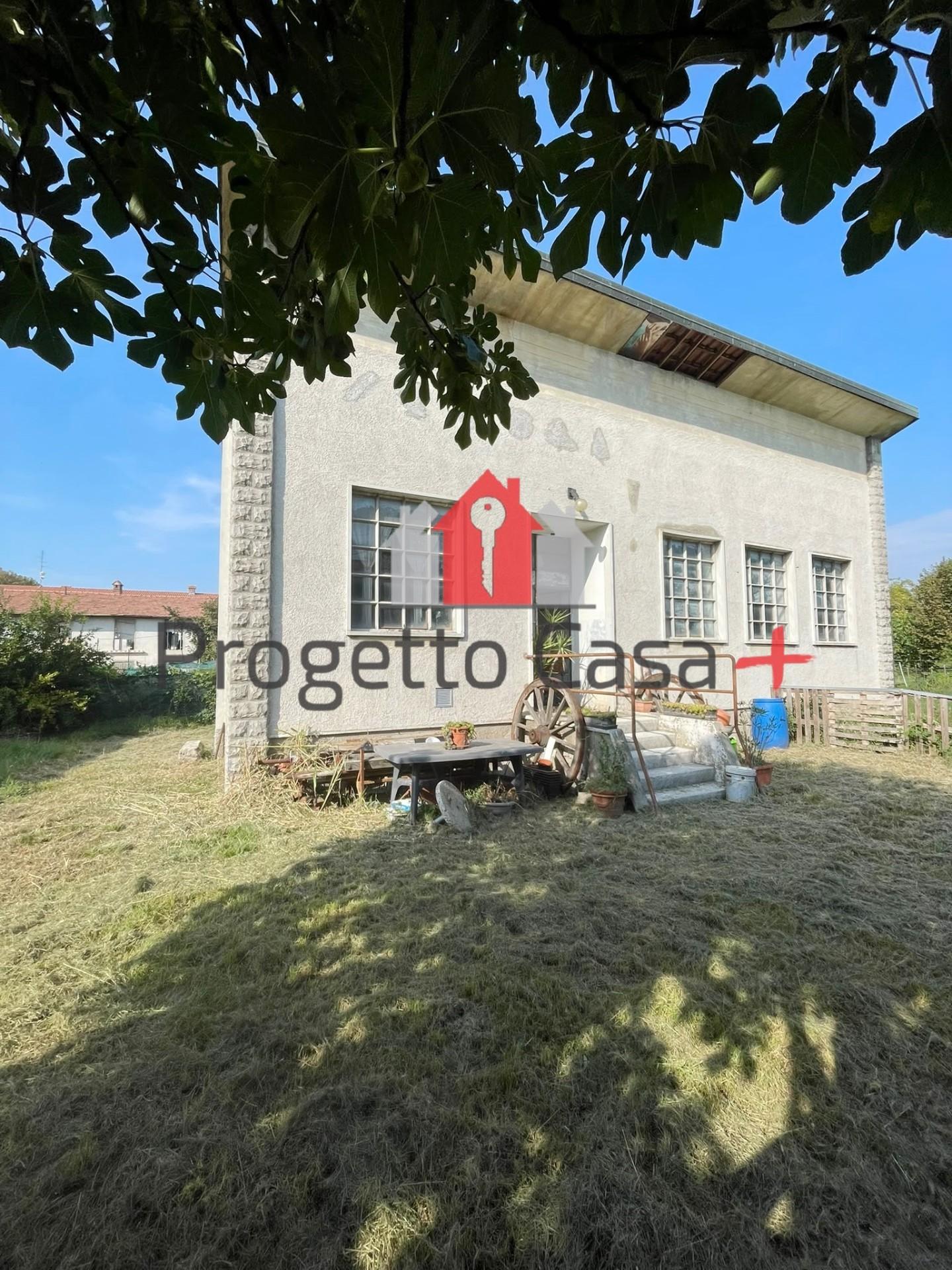 Casa indipendente con giardino a Tradate