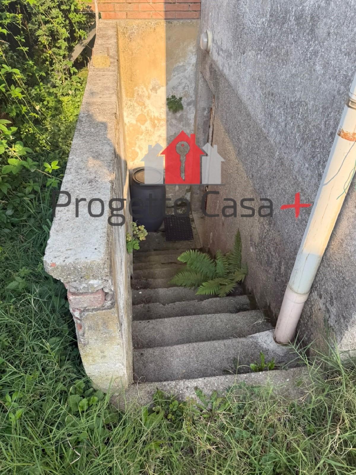 Casa indipendente con giardino a Tradate