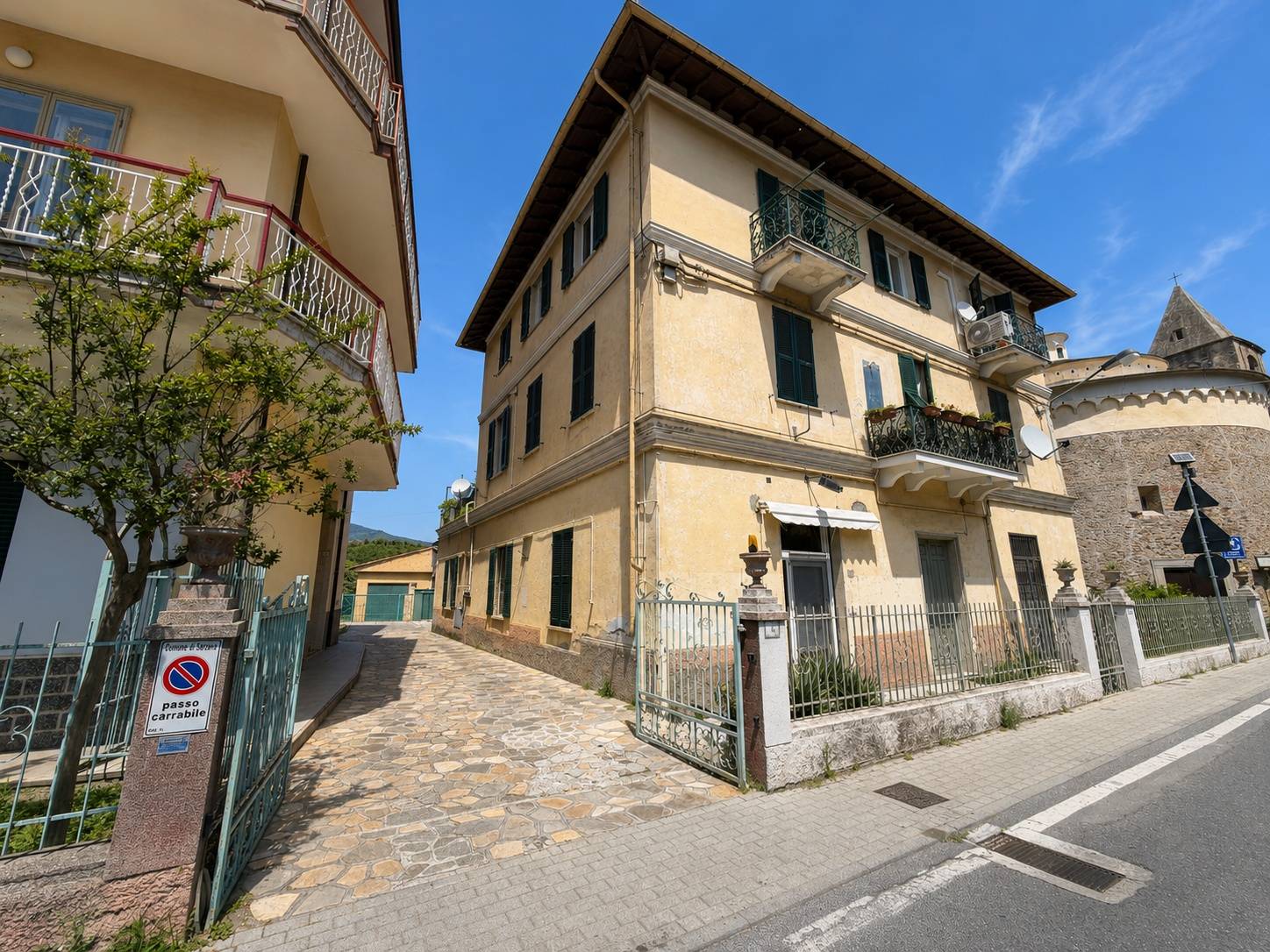 Locale commerciale in vendita a Villanova d'Albenga