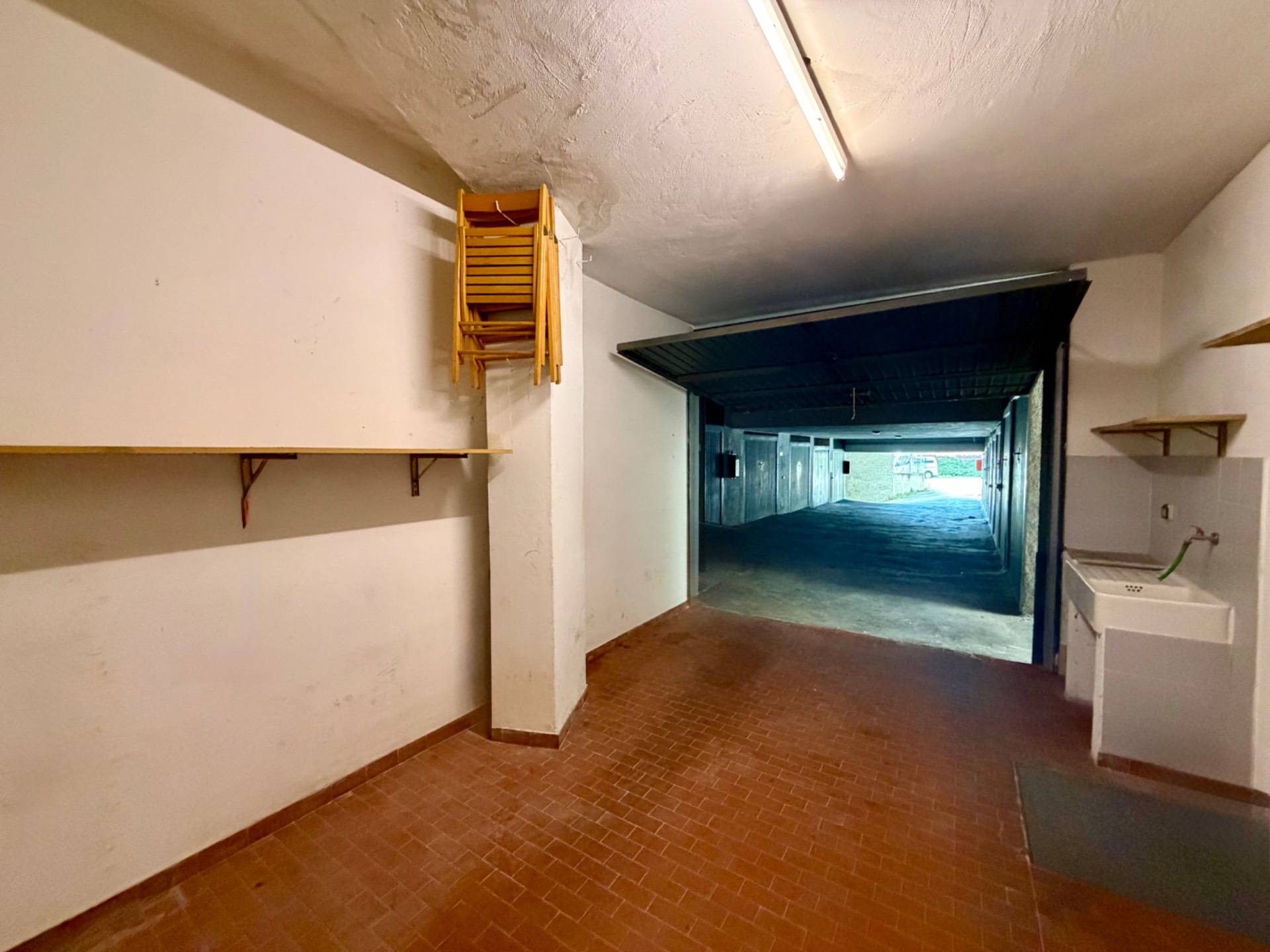 Box o garage in vendita a Ceriale