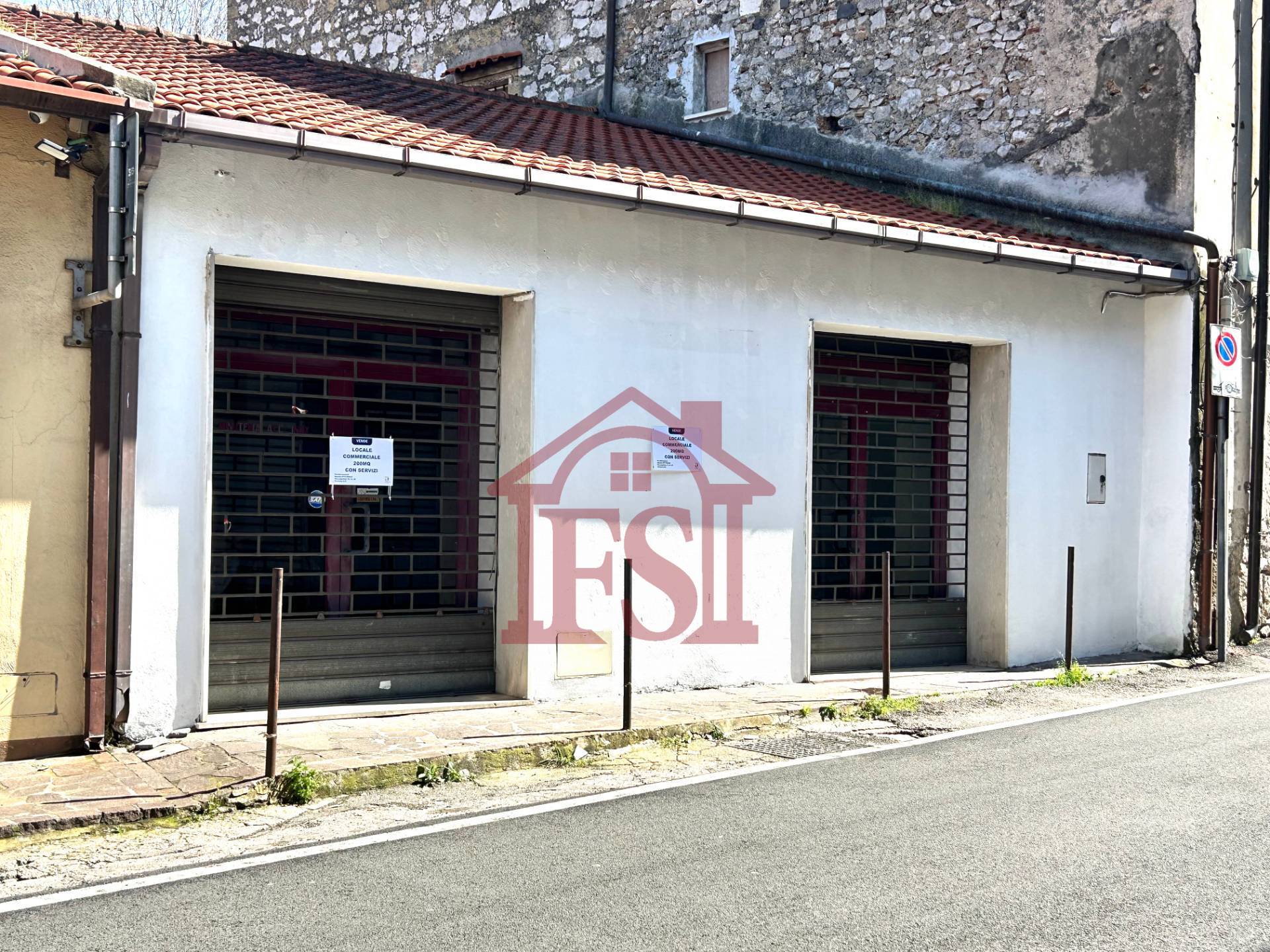 Locale commerciale in vendita a Terracina