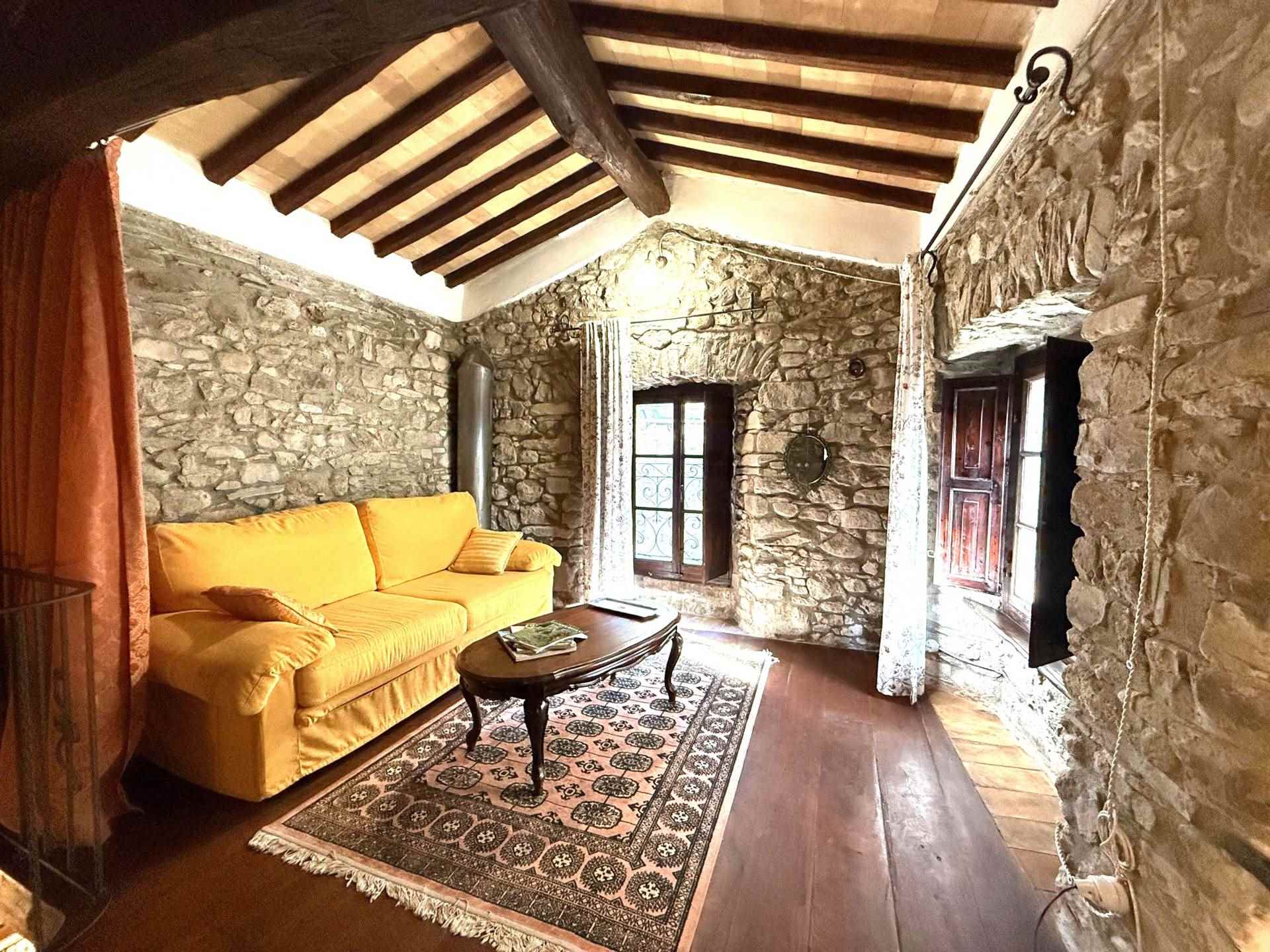 Casa indipendente con terrazzo a Comano