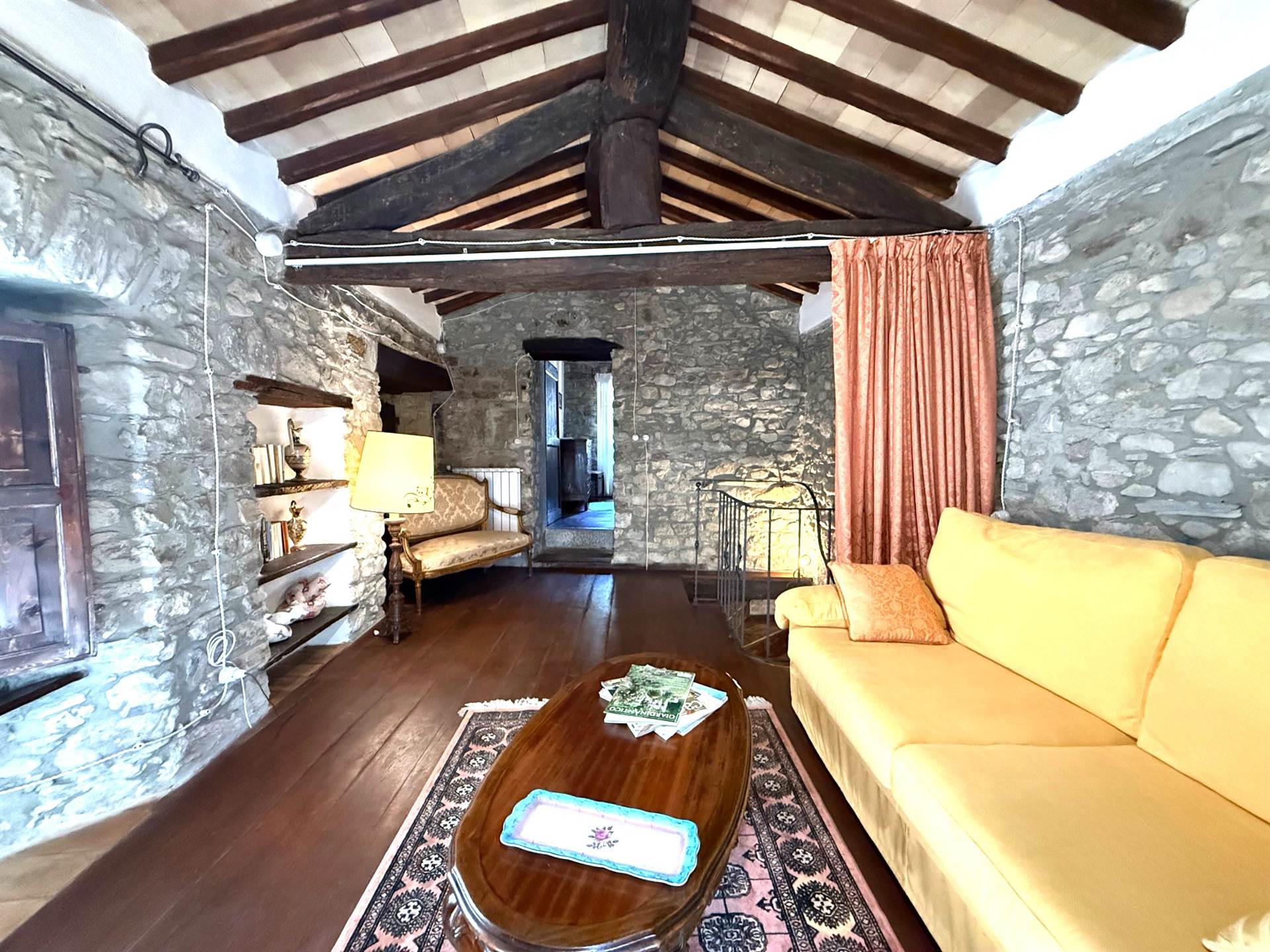 Casa indipendente con terrazzo a Comano