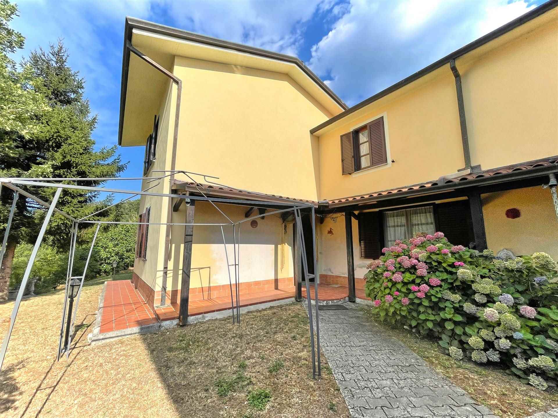 Casa indipendente con giardino a Aulla