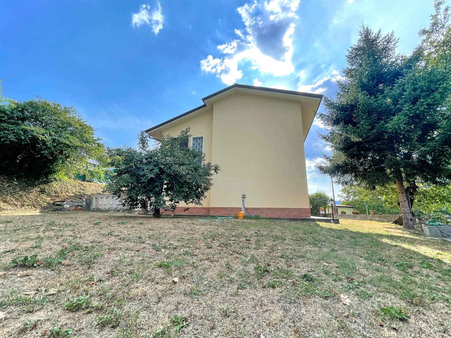 Casa indipendente con giardino a Aulla