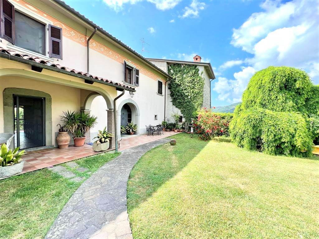 Villa in vendita a Licciana Nardi
