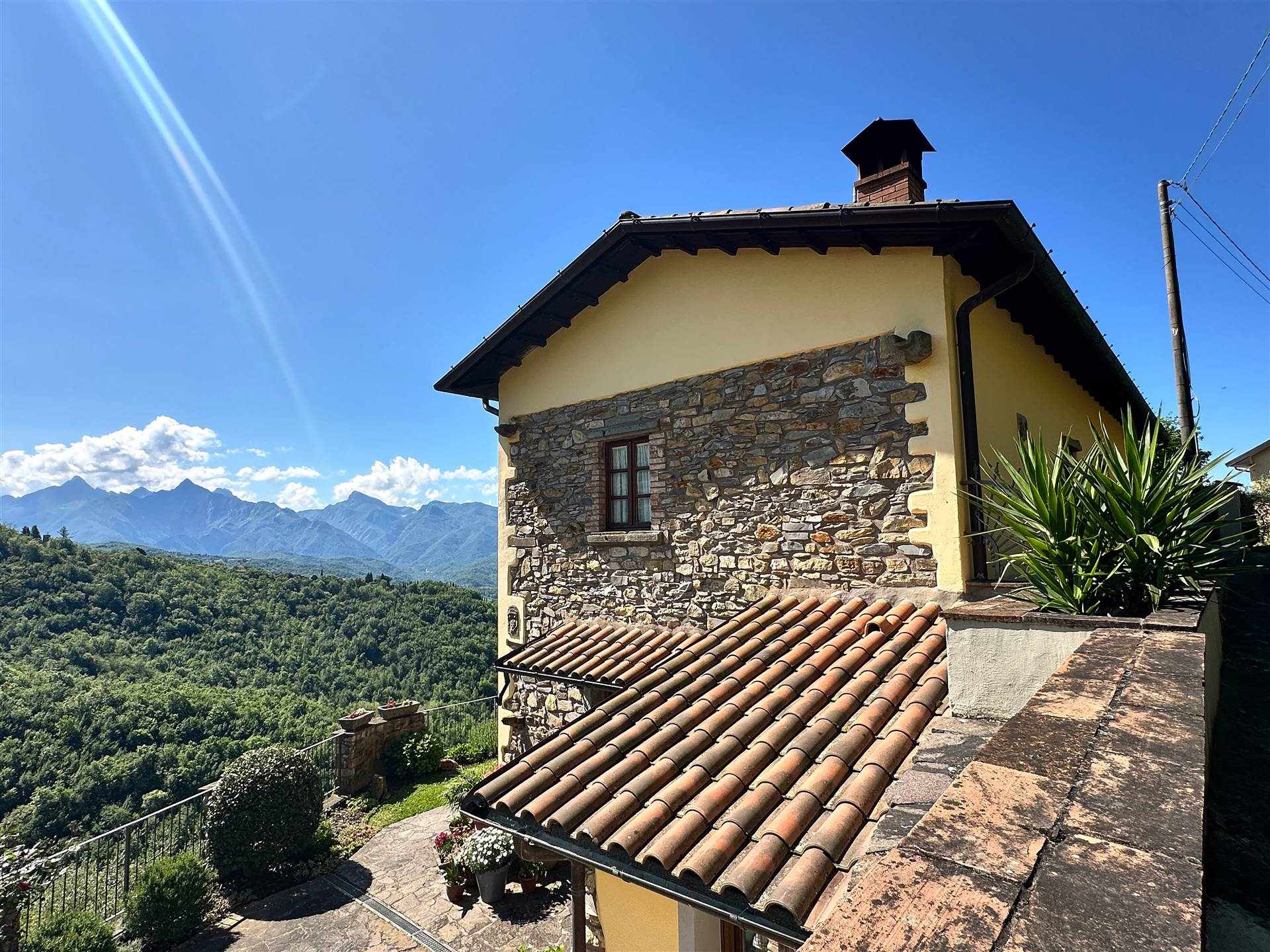Villa con giardino a Fivizzano