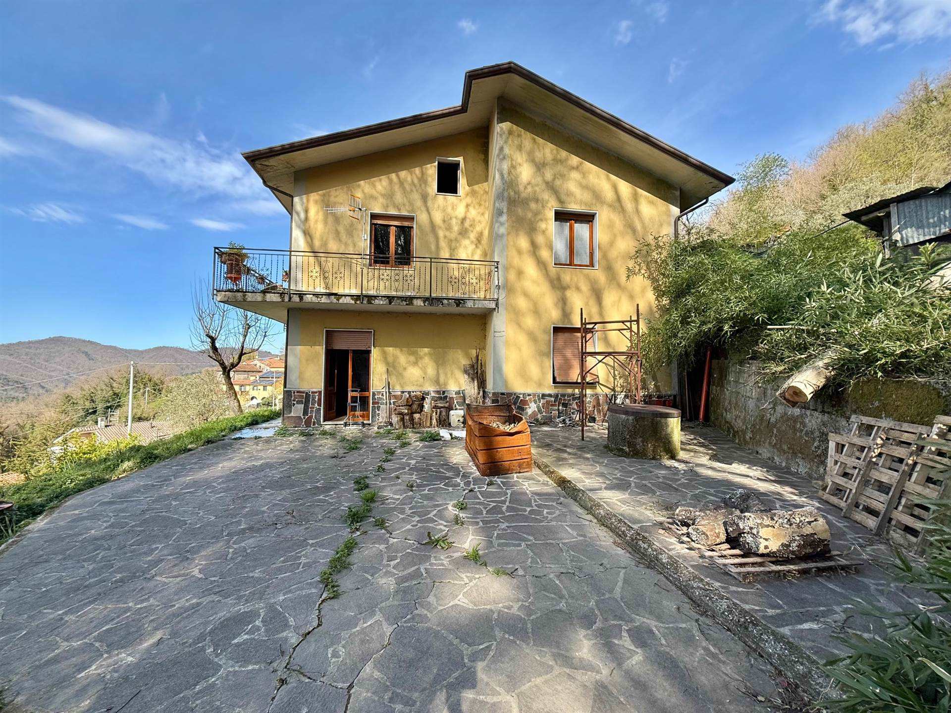 Villa con giardino a Podenzana